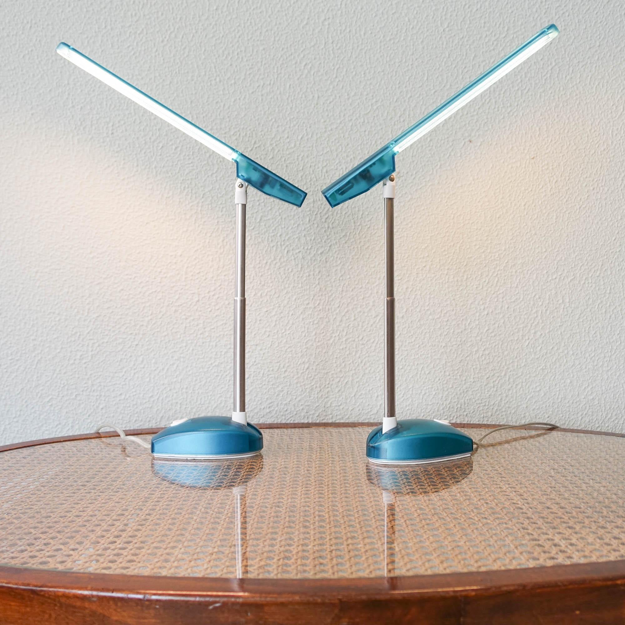 Italienische Mikro-Licht-Tischlampe von Ernesto Gismondi für Artemide, 1990er Jahre (Ende des 20. Jahrhunderts) im Angebot