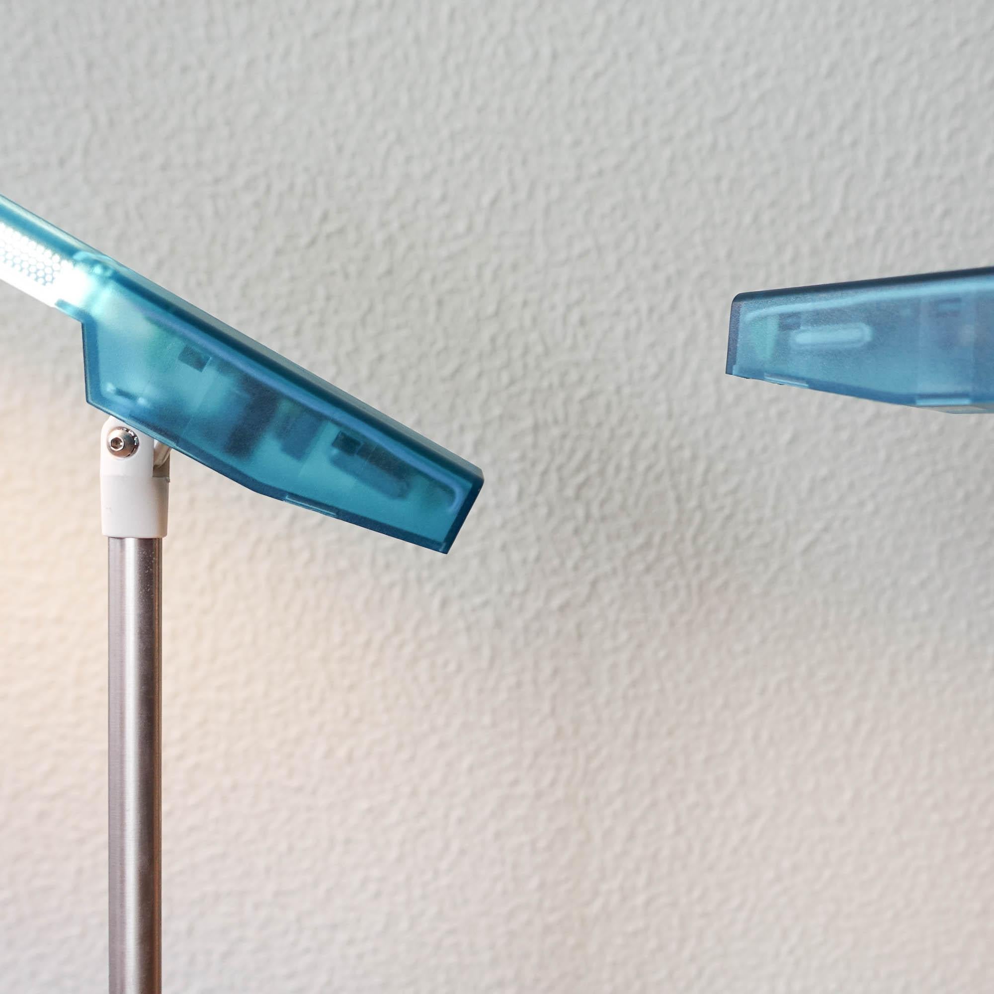 Italienische Mikro-Licht-Tischlampe von Ernesto Gismondi für Artemide, 1990er Jahre (Metall) im Angebot