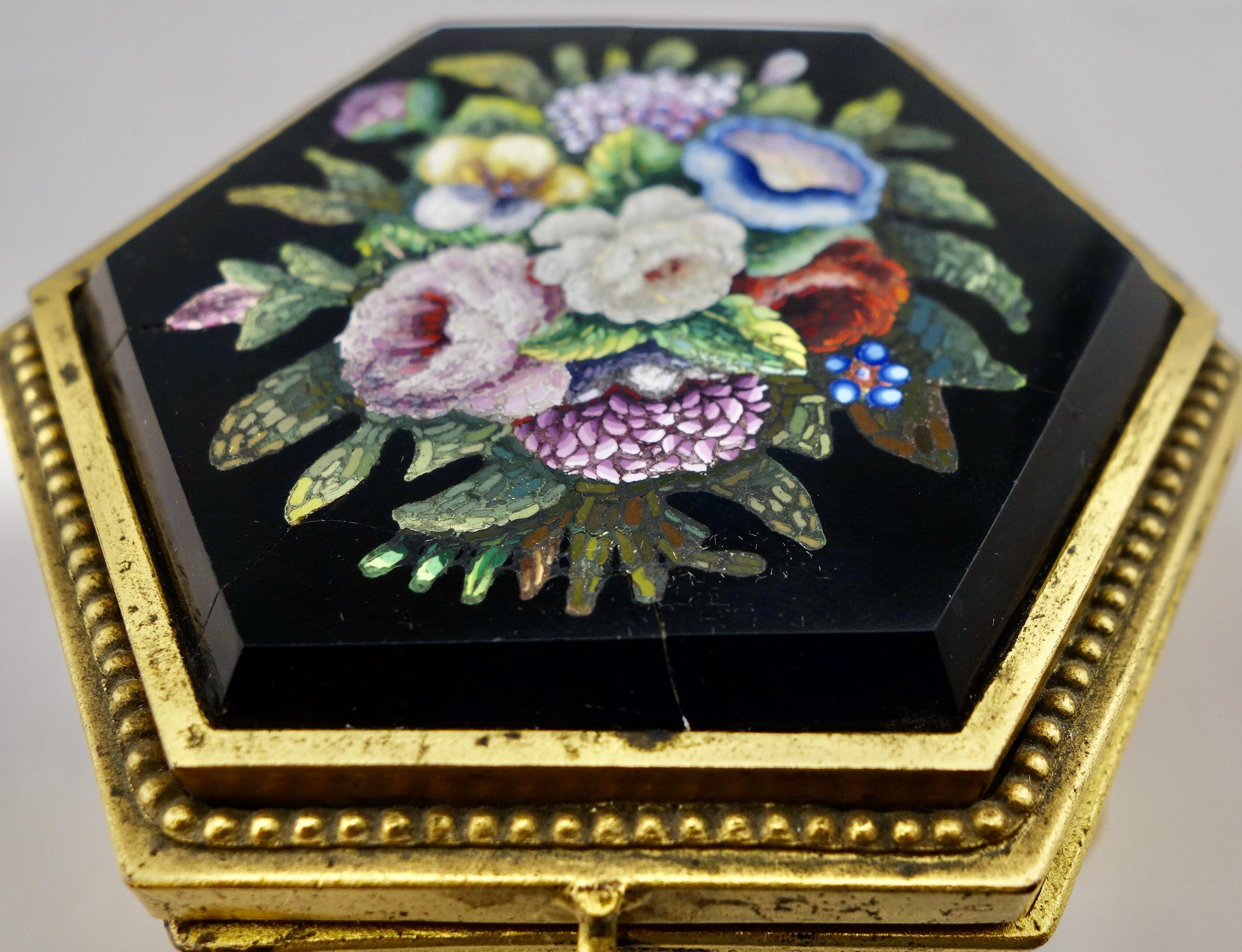 Italian Micromosaic Hexagonal Box by Roccheggiani Workshop, Rome, 1880s In Fair Condition In Gainesville, FL