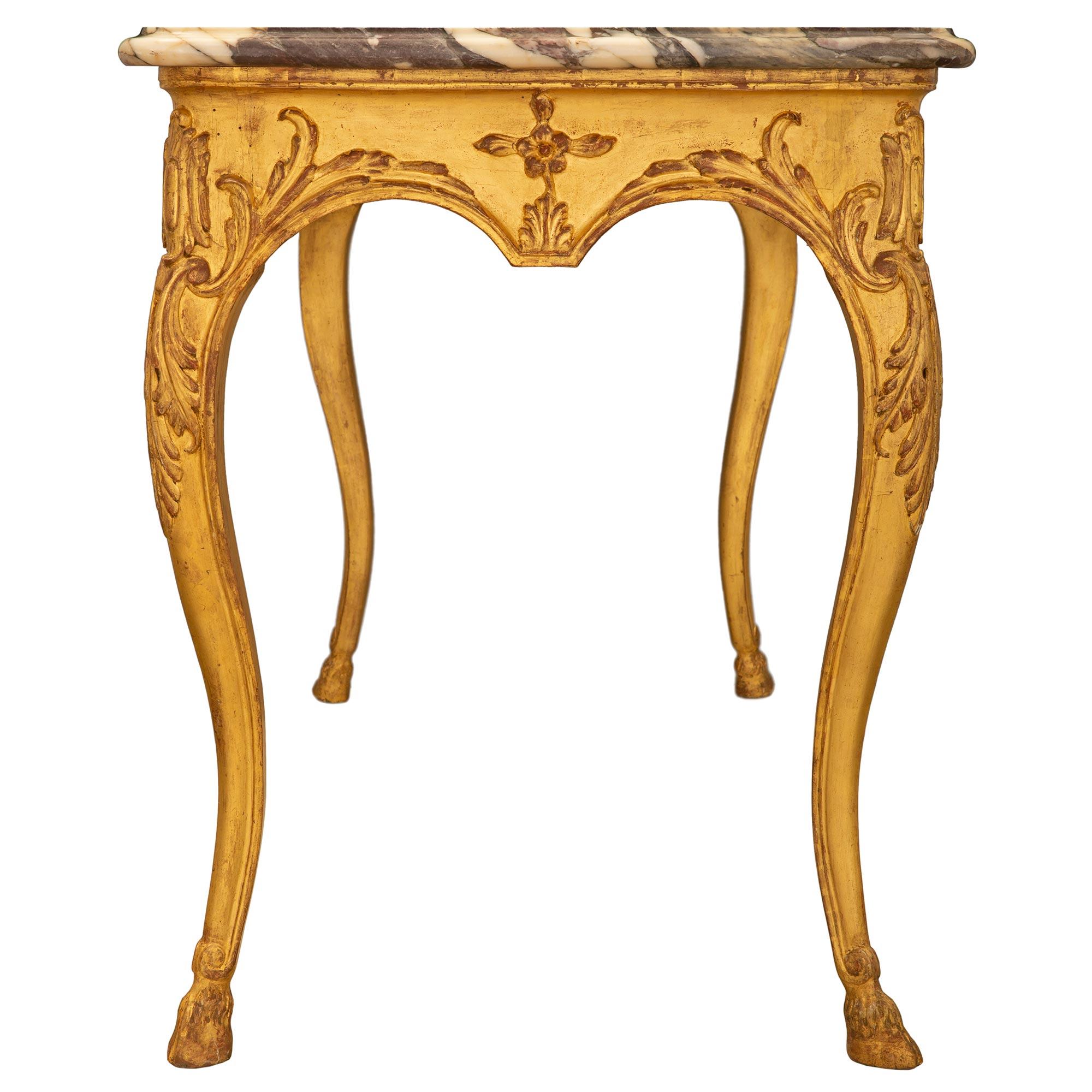 XVIIIe siècle et antérieur Table centrale italienne d'époque Louis XV du milieu du XVIIIe siècle en bois doré et marbre en vente