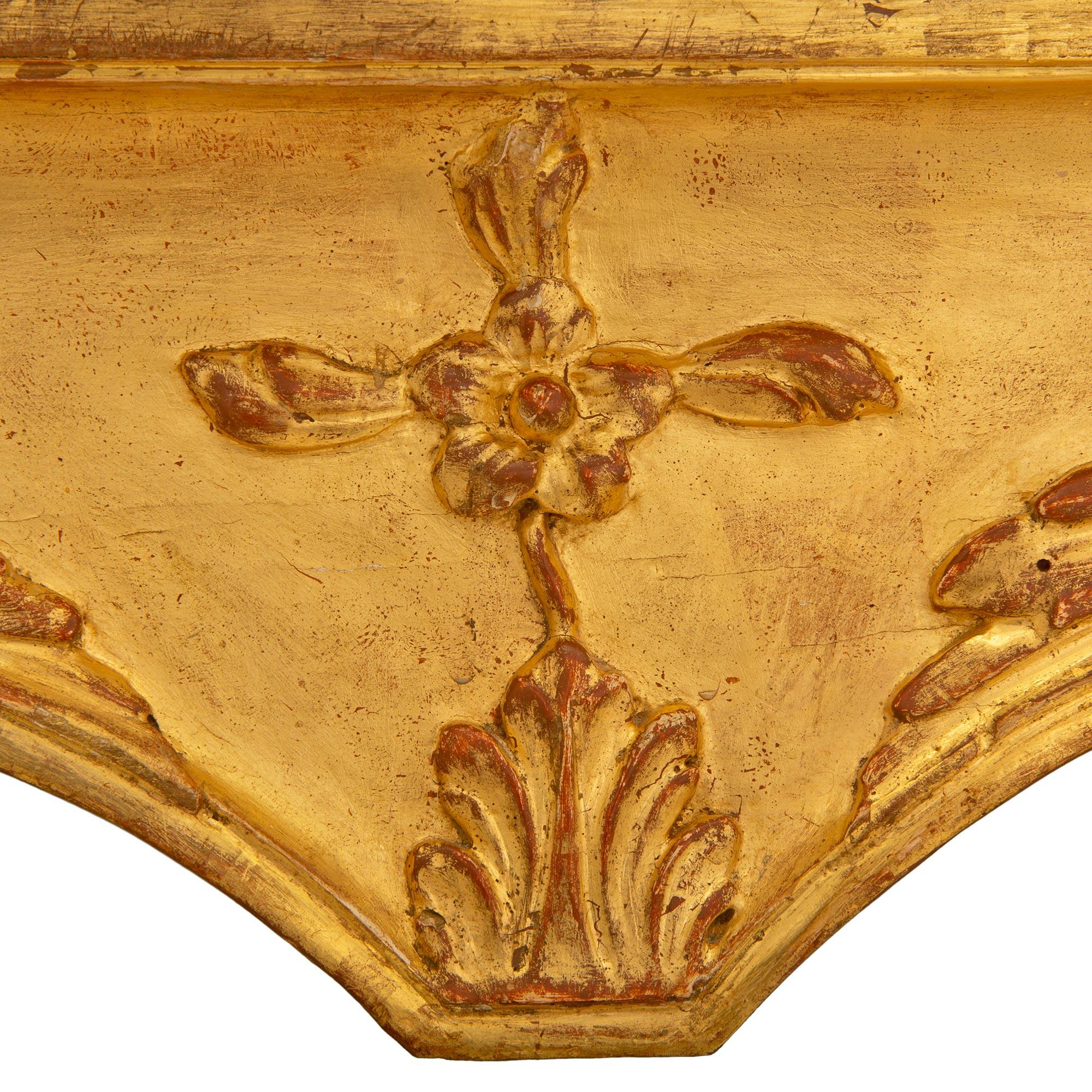 Marbre Table centrale italienne d'époque Louis XV du milieu du XVIIIe siècle en bois doré et marbre en vente