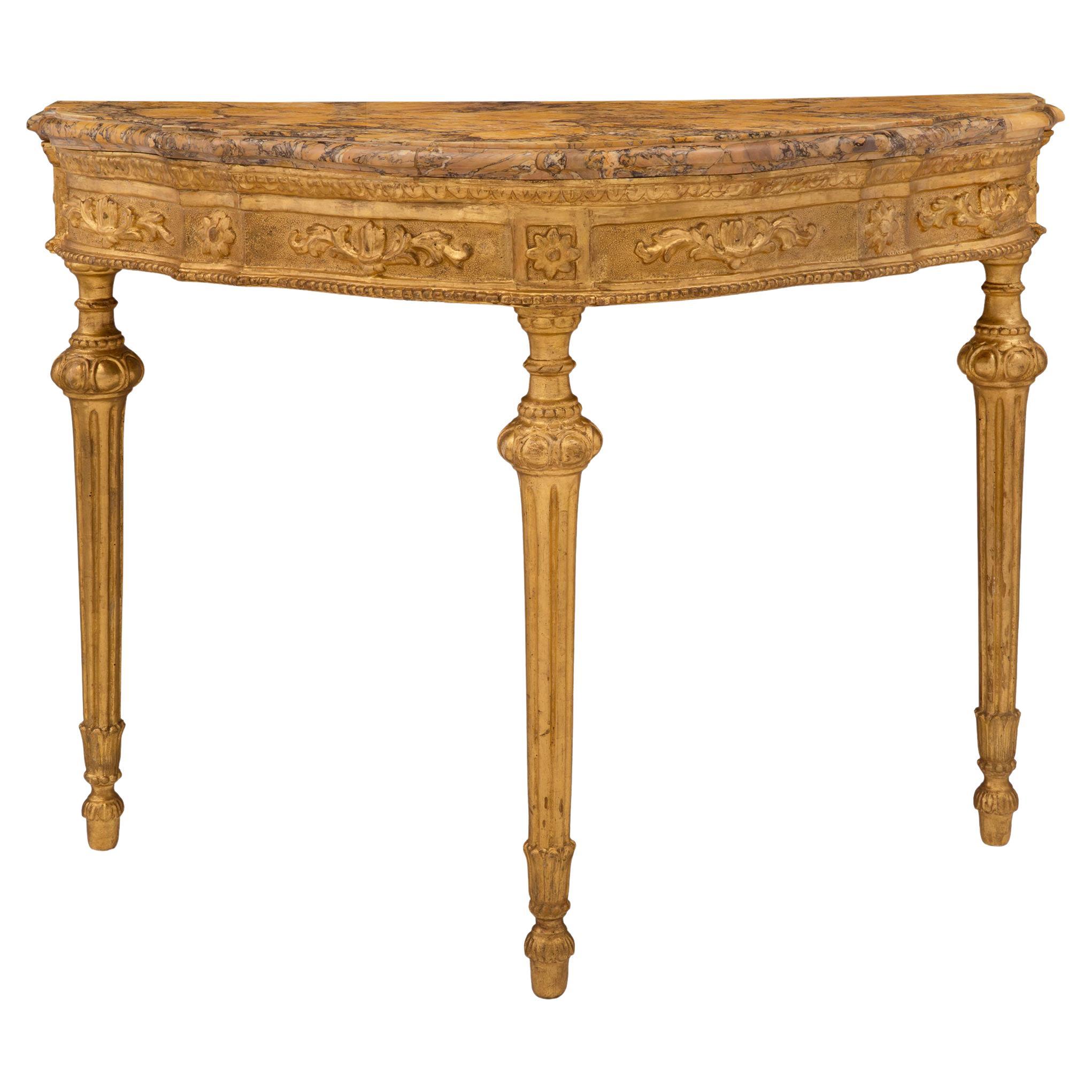 Console italienne du milieu du XVIIIe siècle d'époque Louis XVI en bois doré et marbre