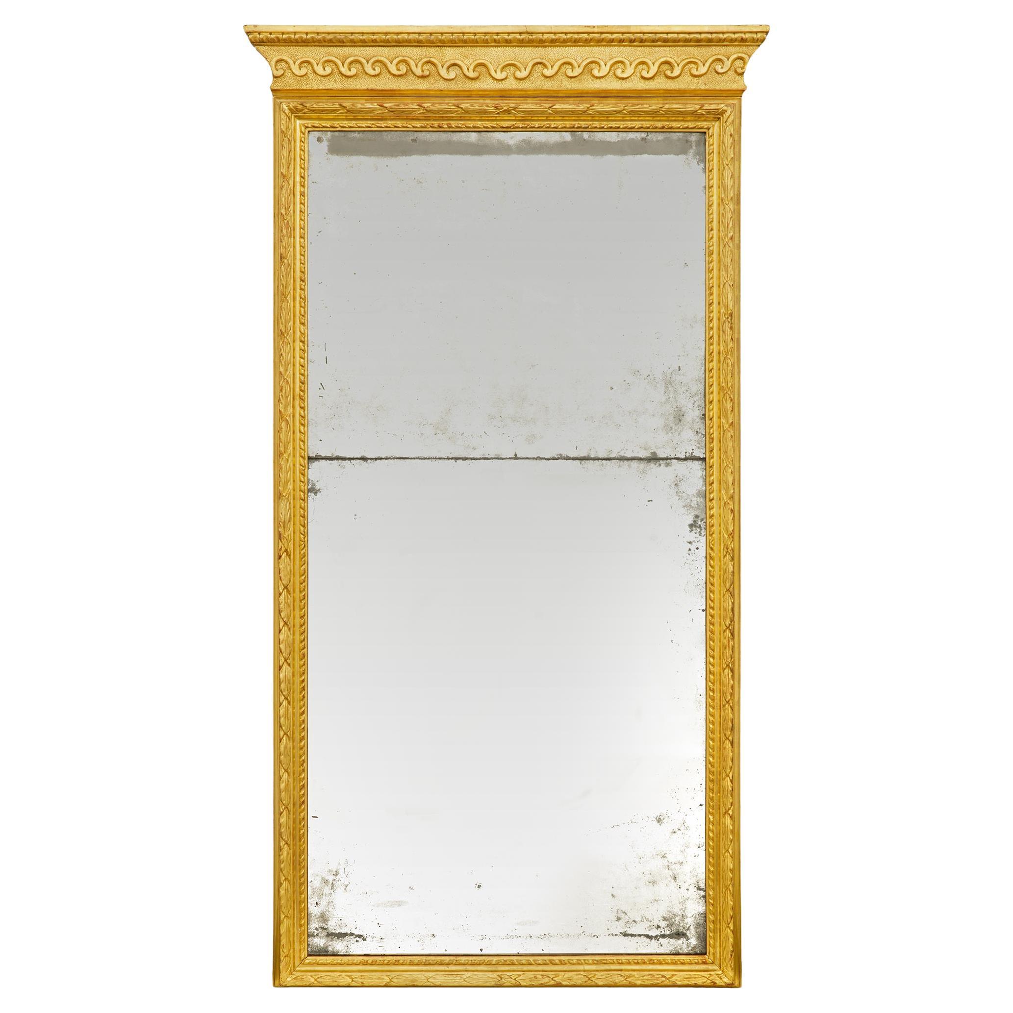 Miroir italien en bois doré d
époque Louis XVI, milieu du XVIIIe siècle