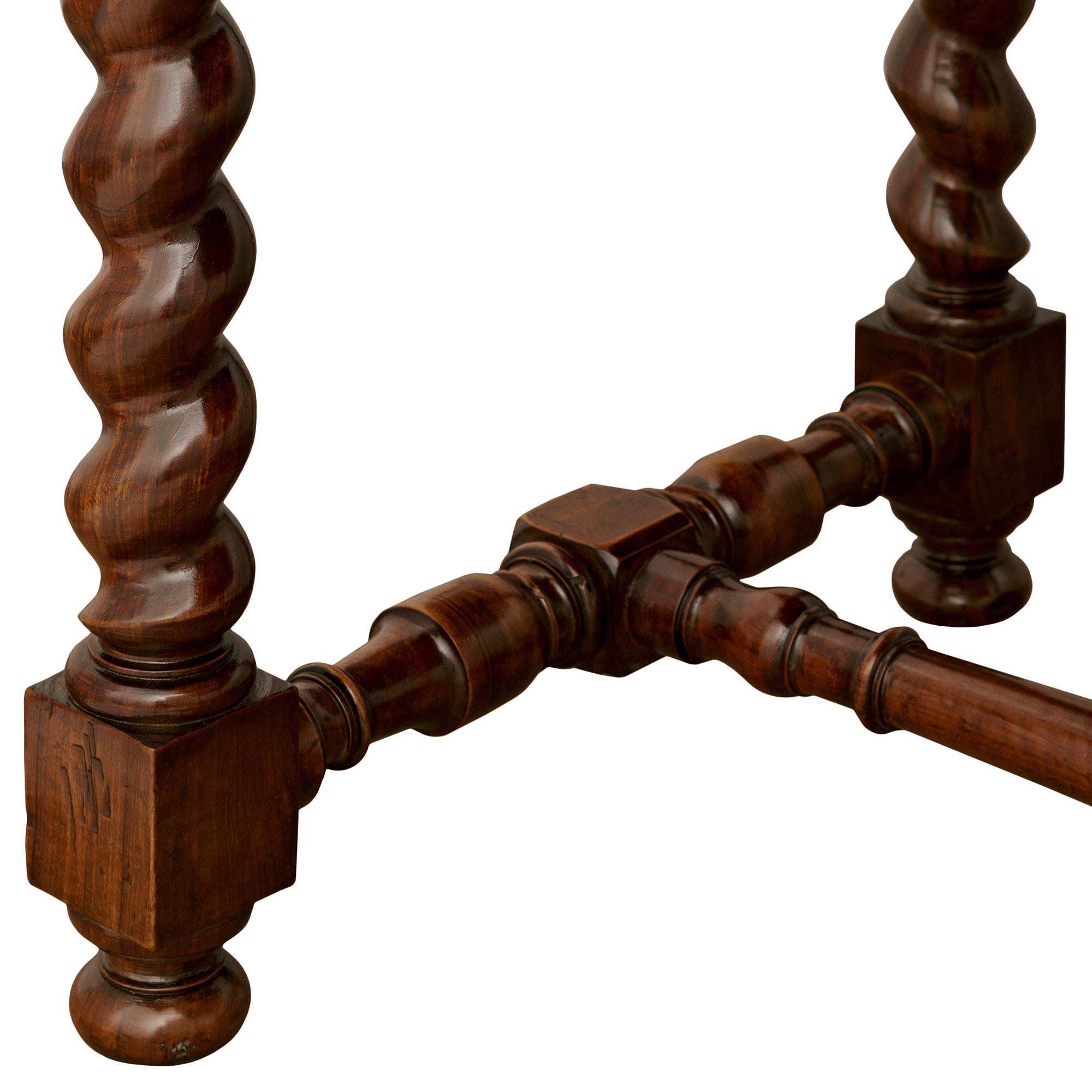 Italienische Mitte des 18. Jahrhunderts römischen Barock st. Nussbaum Mitte Tisch im Angebot 2