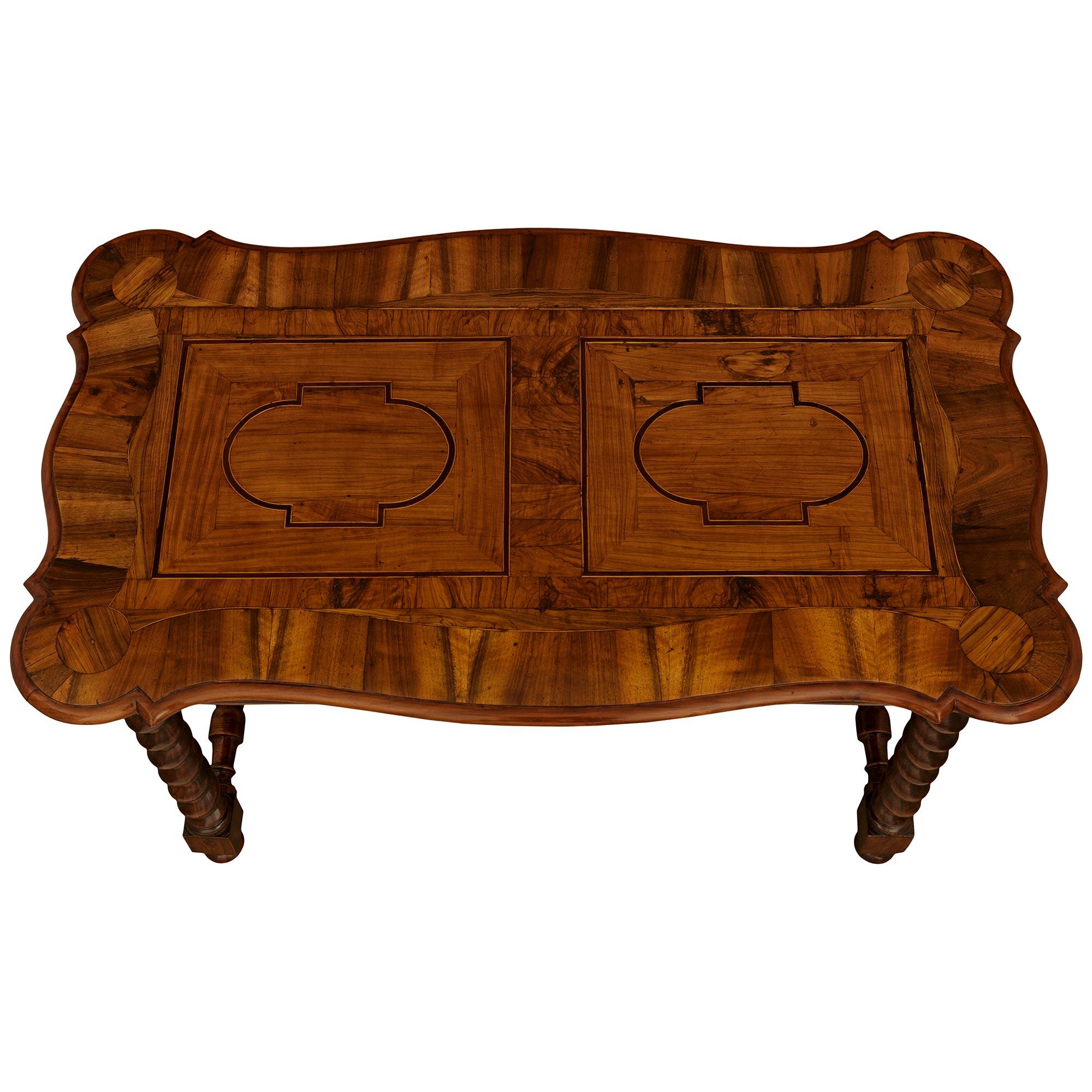 Italienische Mitte des 18. Jahrhunderts römischen Barock st. Nussbaum Mitte Tisch im Angebot 4