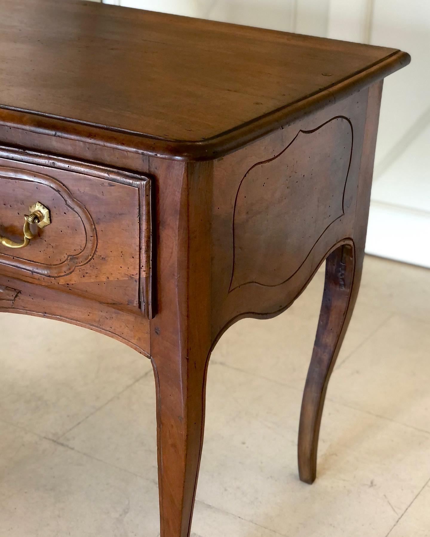 Louis XV Italian Mid-18th Century Walnut Console Table with Drawer For Sale