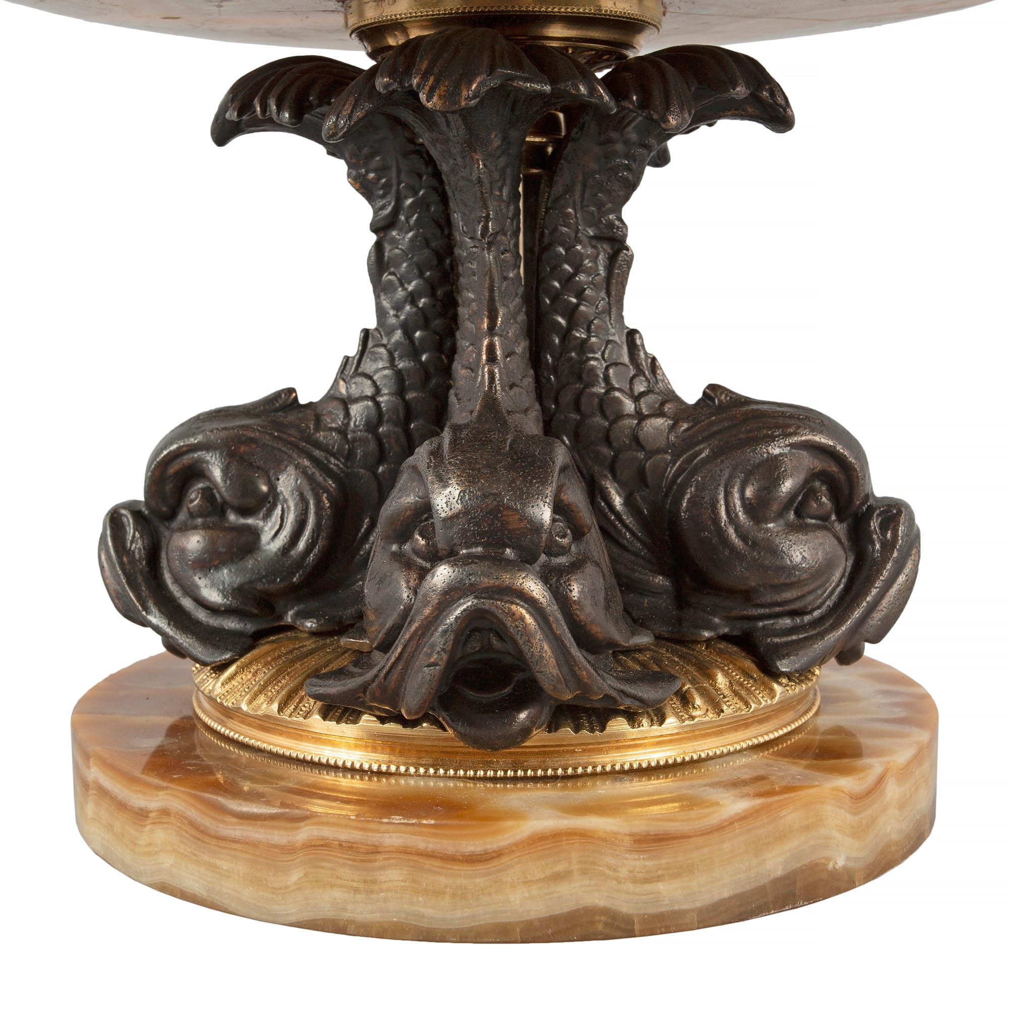 Bronze Centre de table italien du milieu du XIXe siècle en bronze, bronze doré et albâtre Fiorito en vente