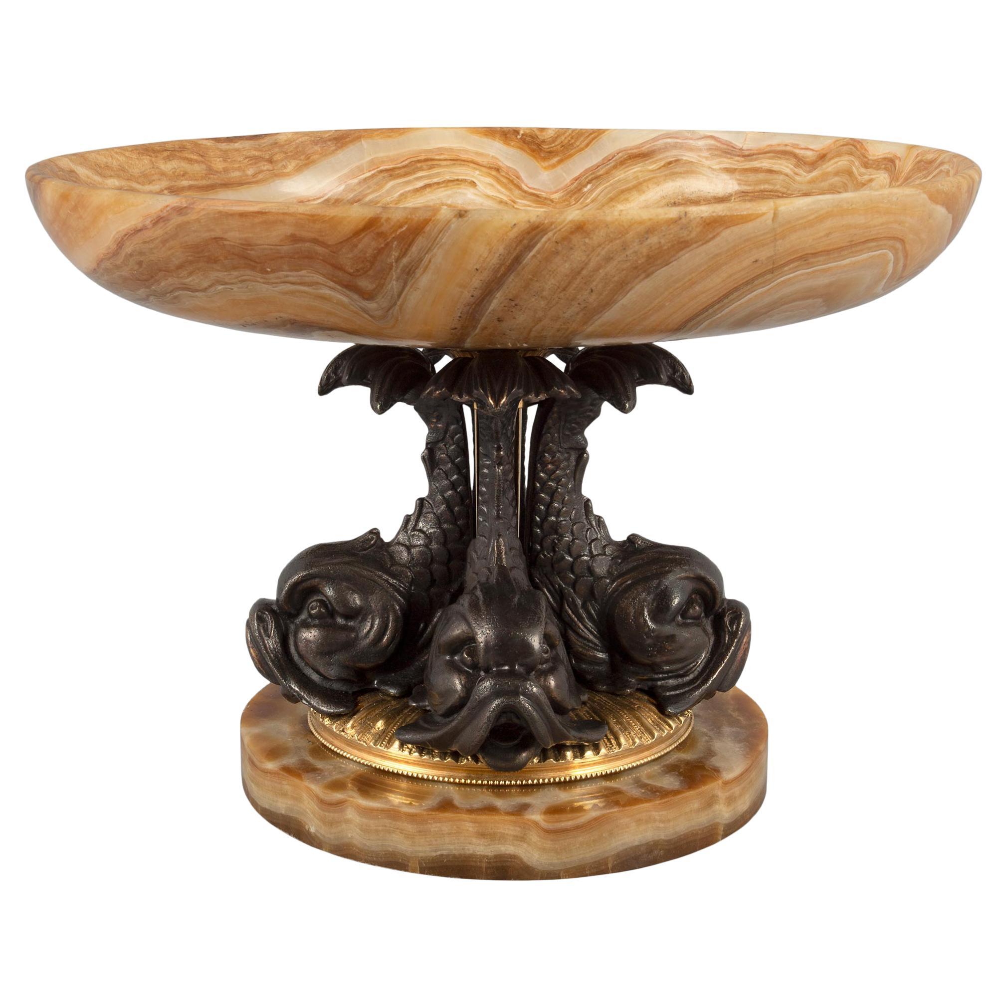 Centre de table italien du milieu du XIXe siècle en bronze, bronze doré et albâtre Fiorito