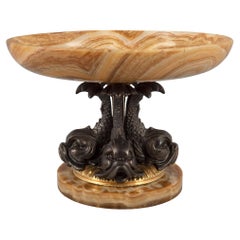 Centro de mesa italiano de mediados del siglo XIX de bronce, ormolu y alabastro fiorito