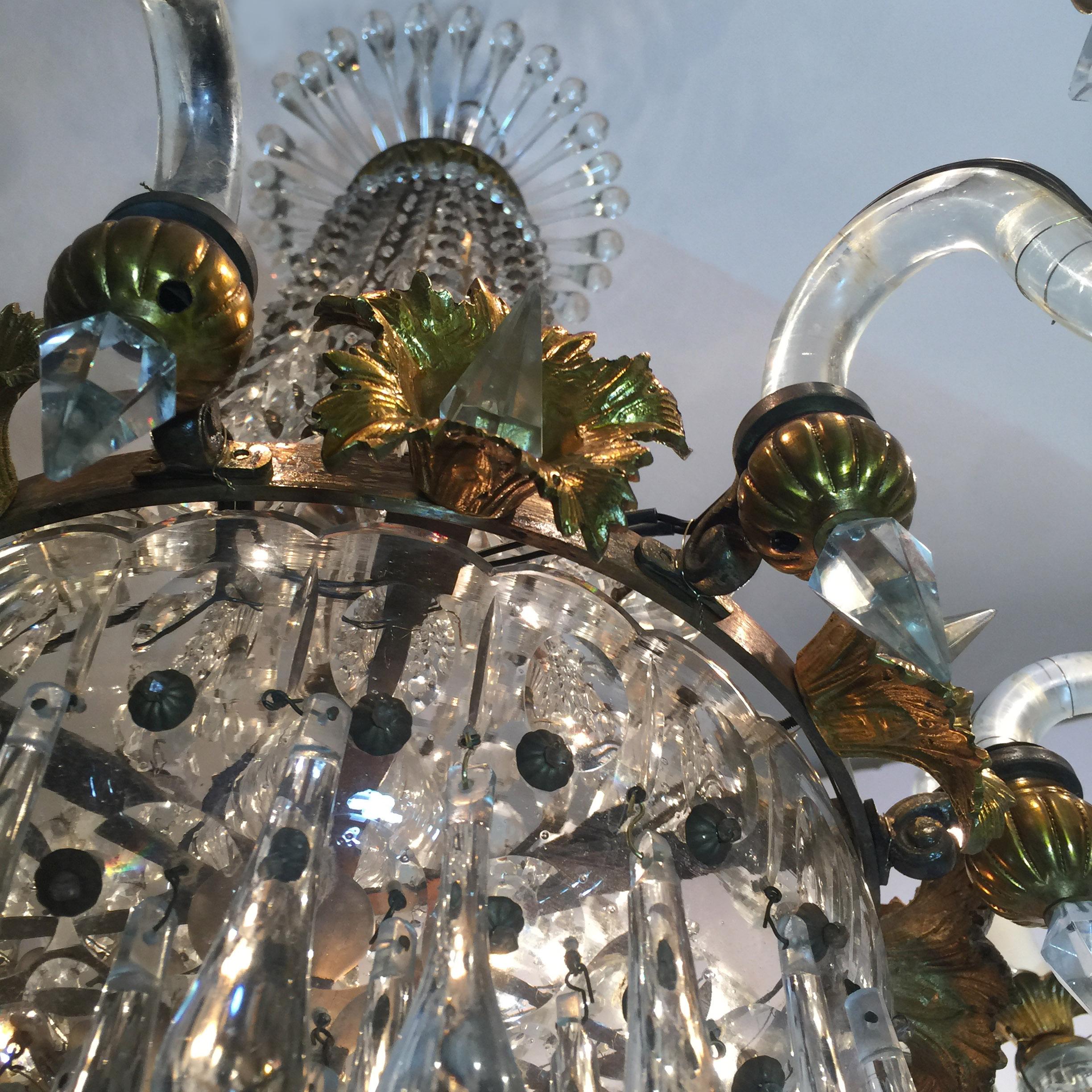 Italian Mid-19th Century Chandelier Gilded Wood and Crystal 12 Lights For Sale 5