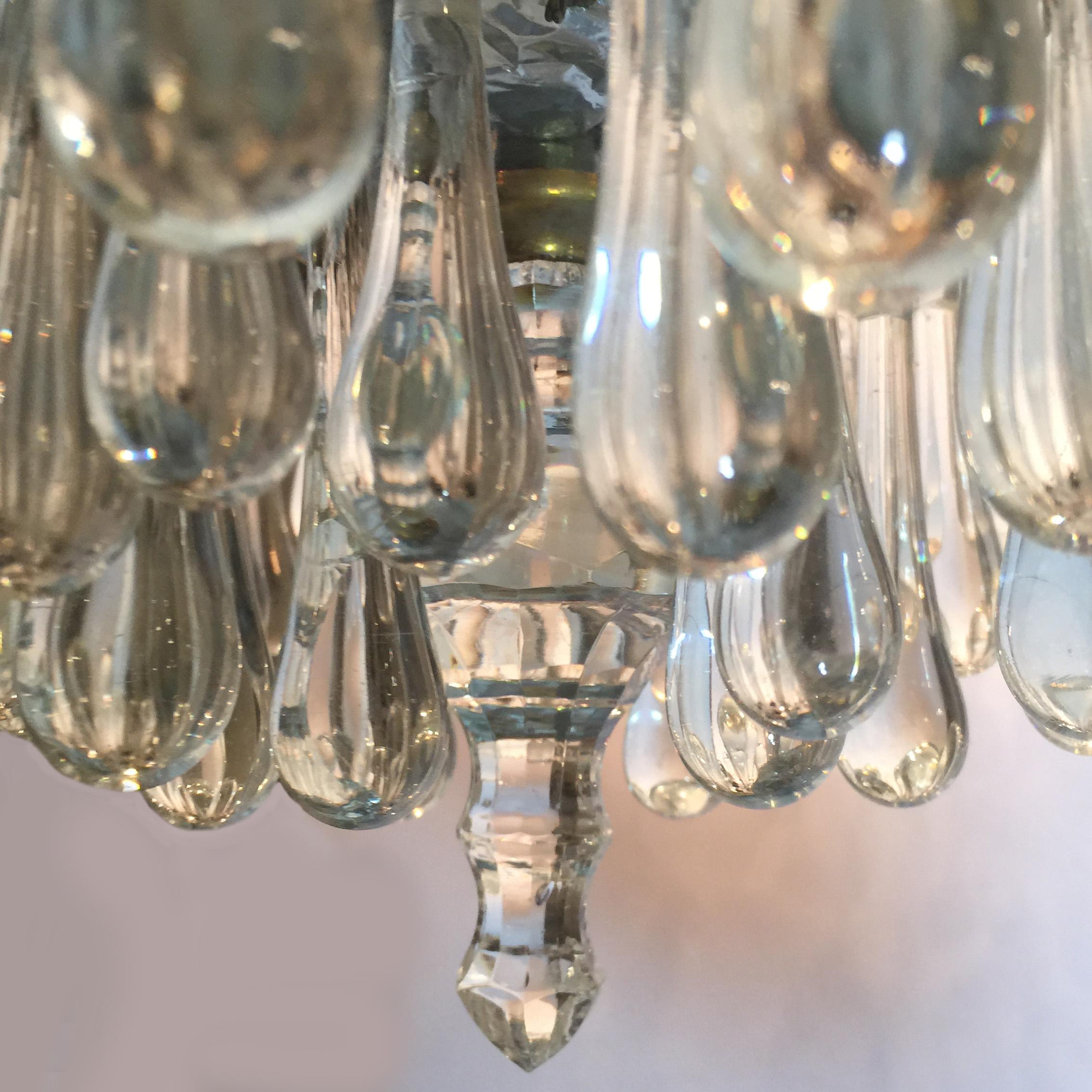 Italian Mid-19th Century Chandelier Gilded Wood and Crystal 12 Lights For Sale 6