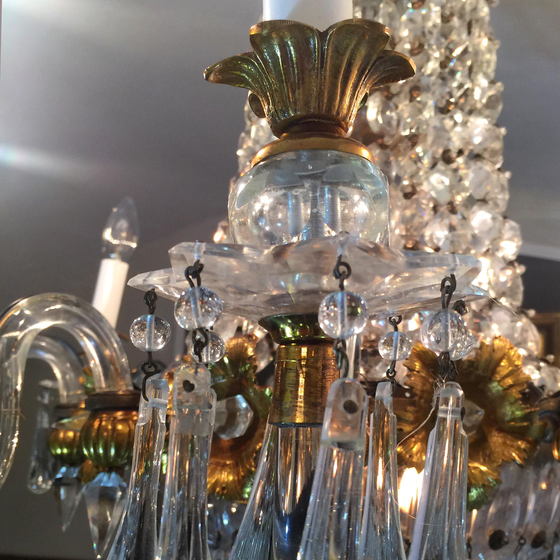 Italian Mid-19th Century Chandelier Gilded Wood and Crystal 12 Lights For Sale 8