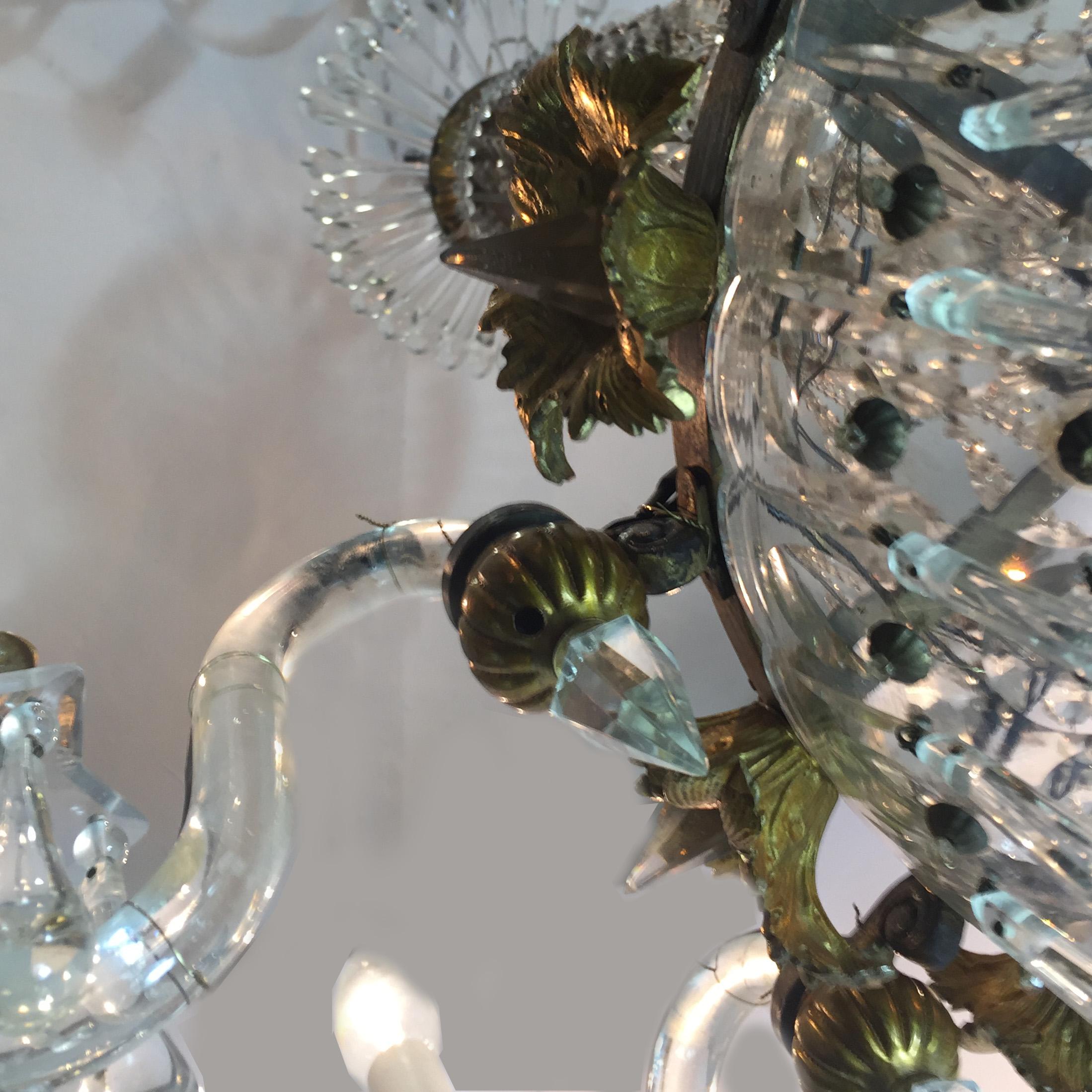 Hand-Crafted Italian Mid-19th Century Chandelier Gilded Wood and Crystal 12 Lights For Sale