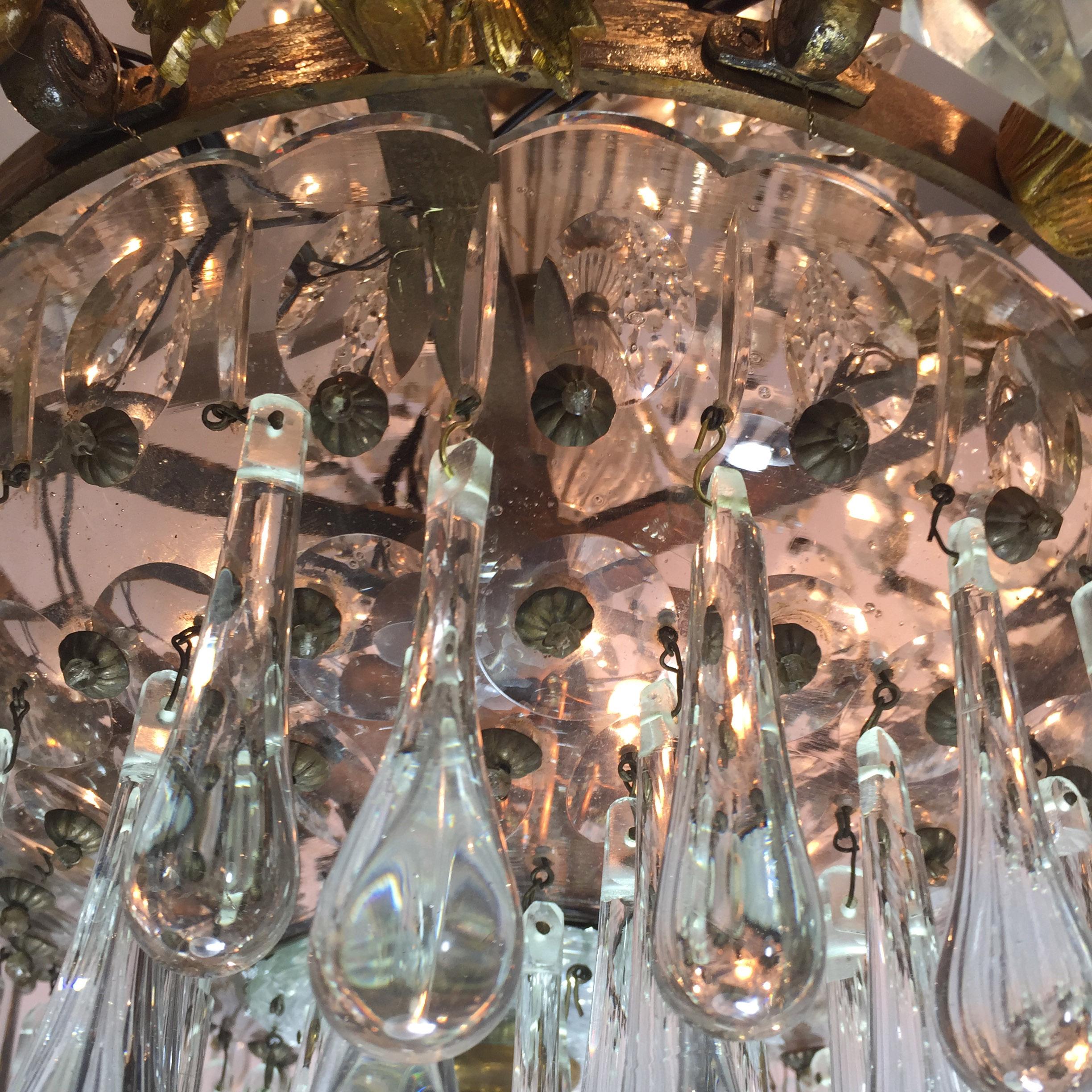 Italian Mid-19th Century Chandelier Gilded Wood and Crystal 12 Lights For Sale 1