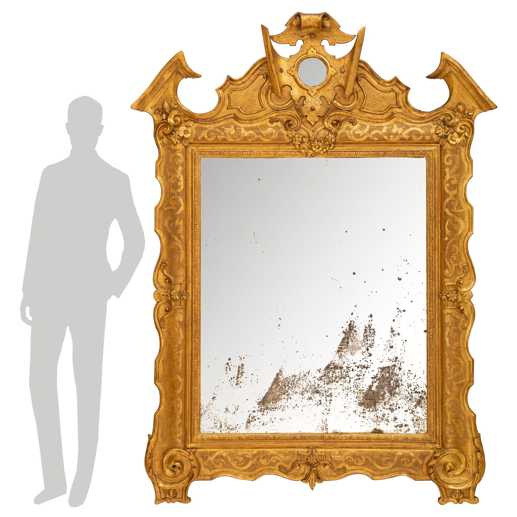 Miroir italien en bois doré du milieu du XIXe siècle provenant de Naples