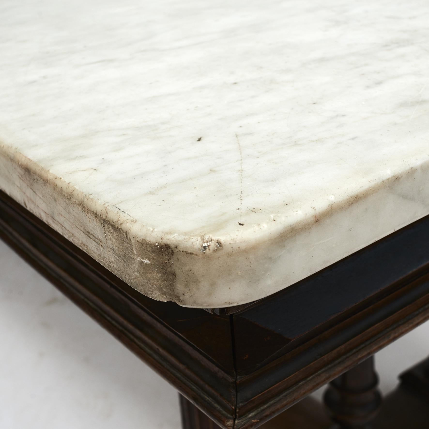 Italian 'one of a kind' long dinning table with original white marble top (300 cm long, 4 cm thick).
Walnut frame with fine details, fluttering, etc.
The table is in untouched condition with a beautiful natural age patina on both the marble top as
