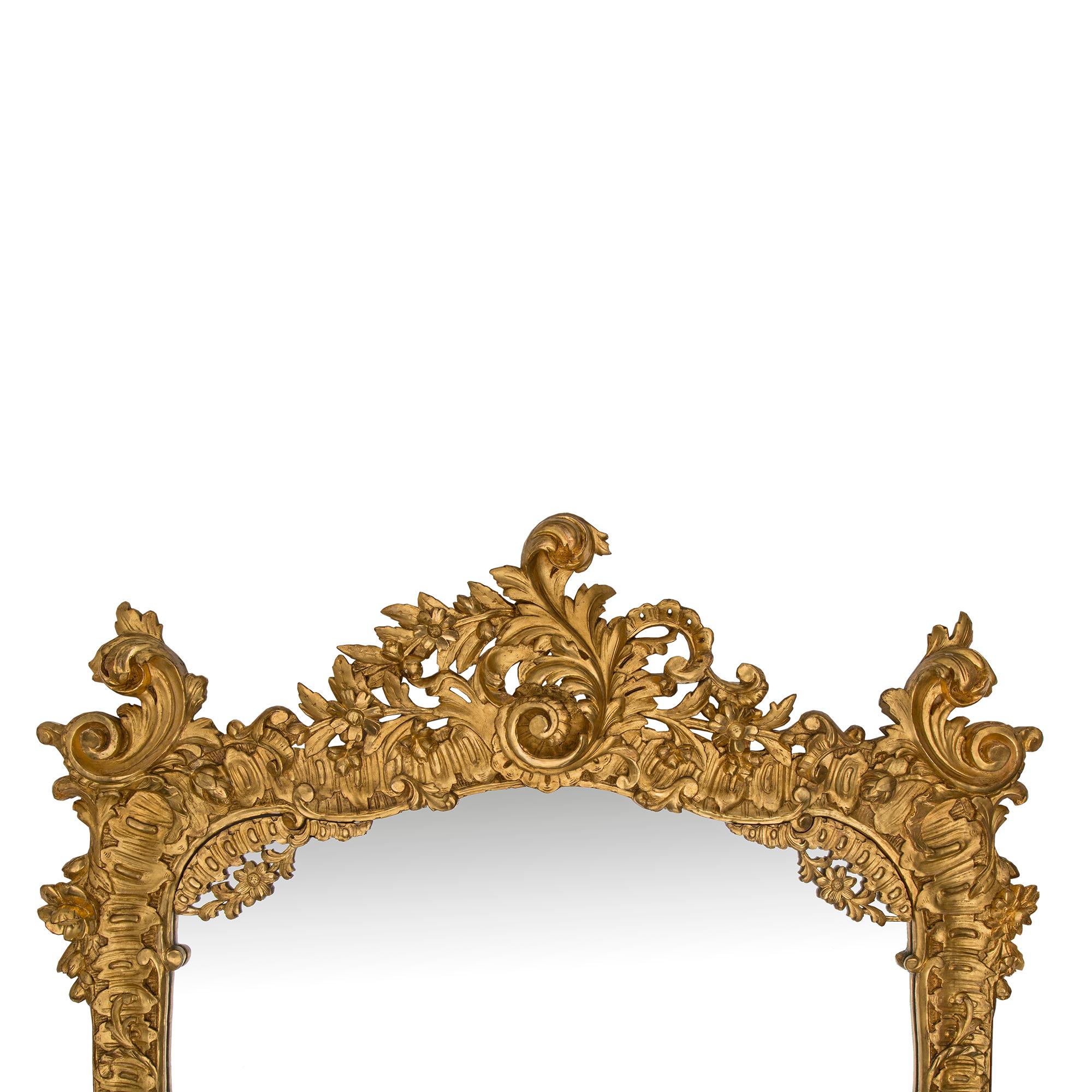Italian Mid 19th Century Roccoco St. Giltwood Mirror In Good Condition For Sale In West Palm Beach, FL