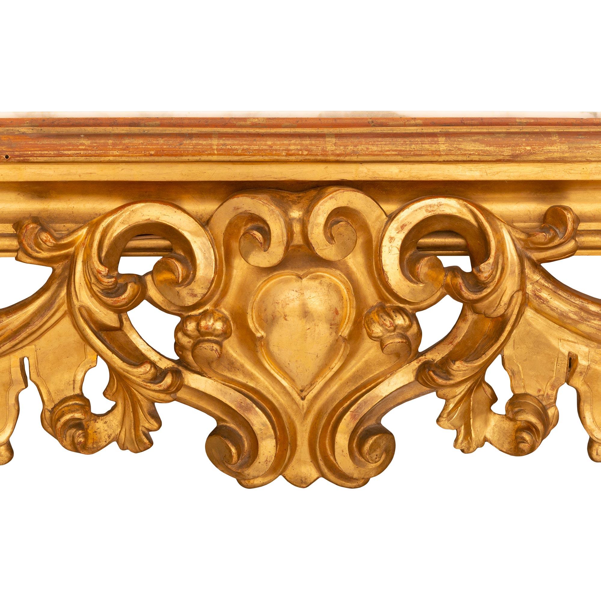 Freistehende italienische Konsole aus venezianischem vergoldetem Holz und Marmor aus der Mitte des 19. Jahrhunderts im Angebot 2