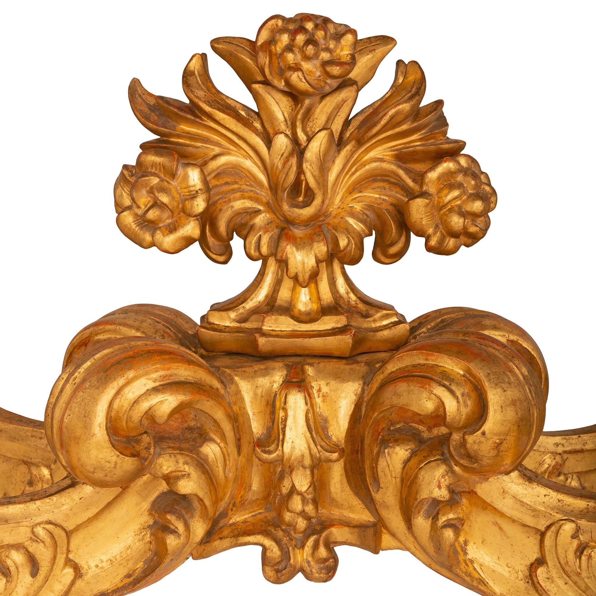Freistehende italienische Konsole aus venezianischem vergoldetem Holz und Marmor aus der Mitte des 19. Jahrhunderts im Angebot 4