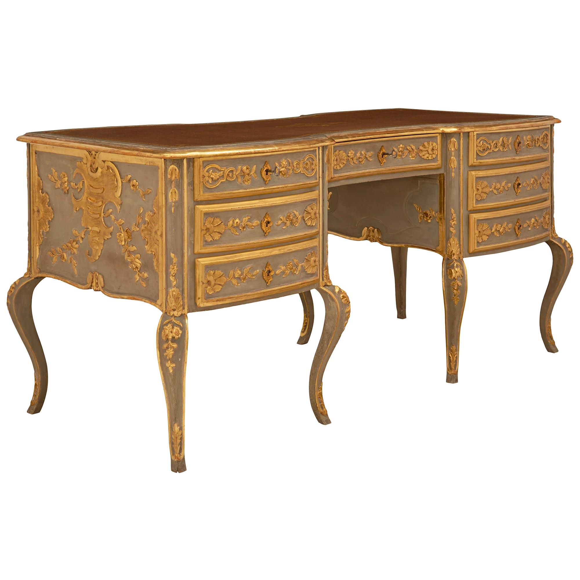 Italian Mid 19th Century Venetian St. Patinated And Giltwood Desk In Good Condition For Sale In West Palm Beach, FL