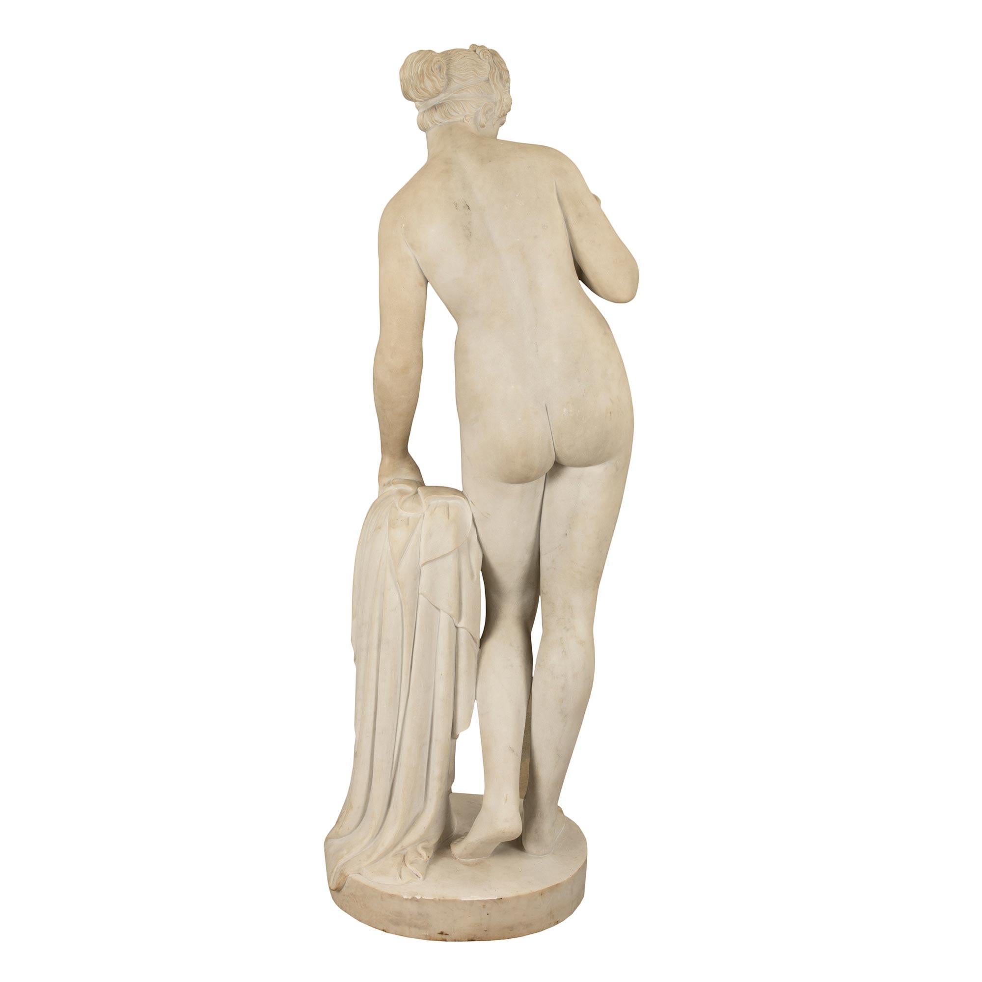 Italian Mid-19th Century White Carrara Marble Statue of Venus For Sale 1