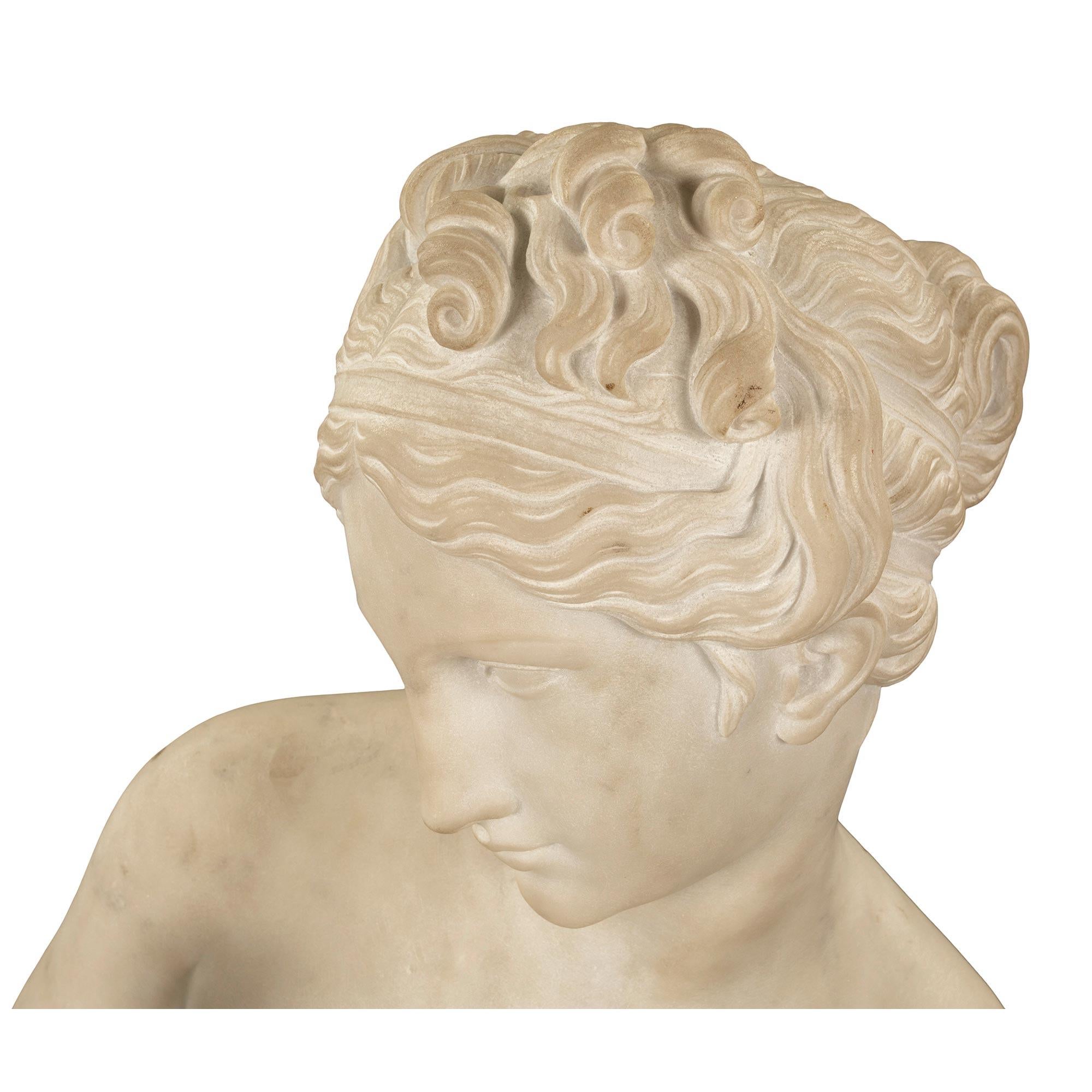 Italian Mid-19th Century White Carrara Marble Statue of Venus For Sale 4