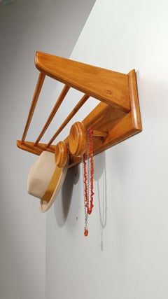 Appendiabiti da parete e cappelliera in legno biondo della metà del XX secolo di Fraber