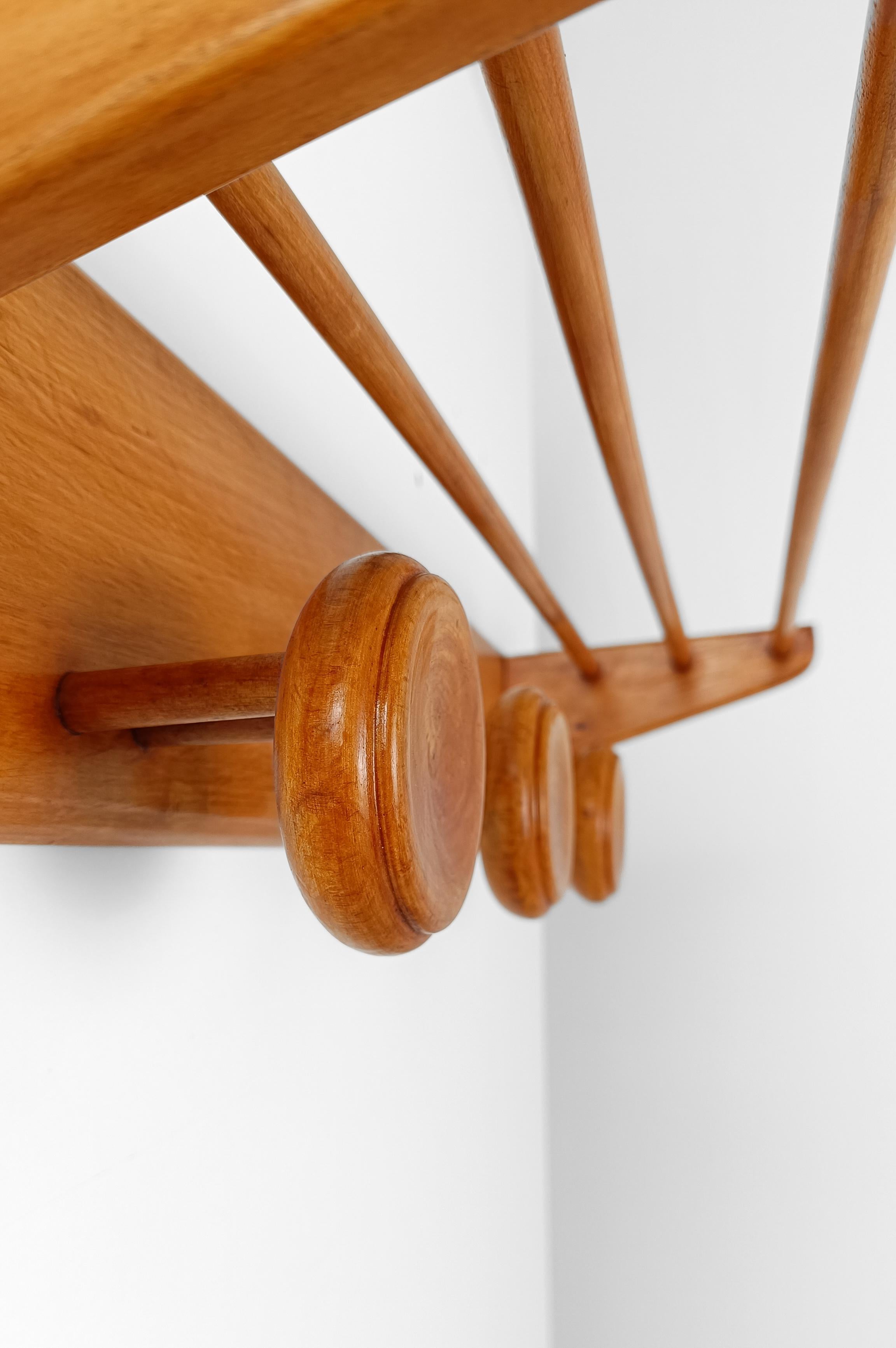 Italian Mid 20th Century Blonde Wooden Wall Coat Rack and Hat Stand by Fraber For Sale 1