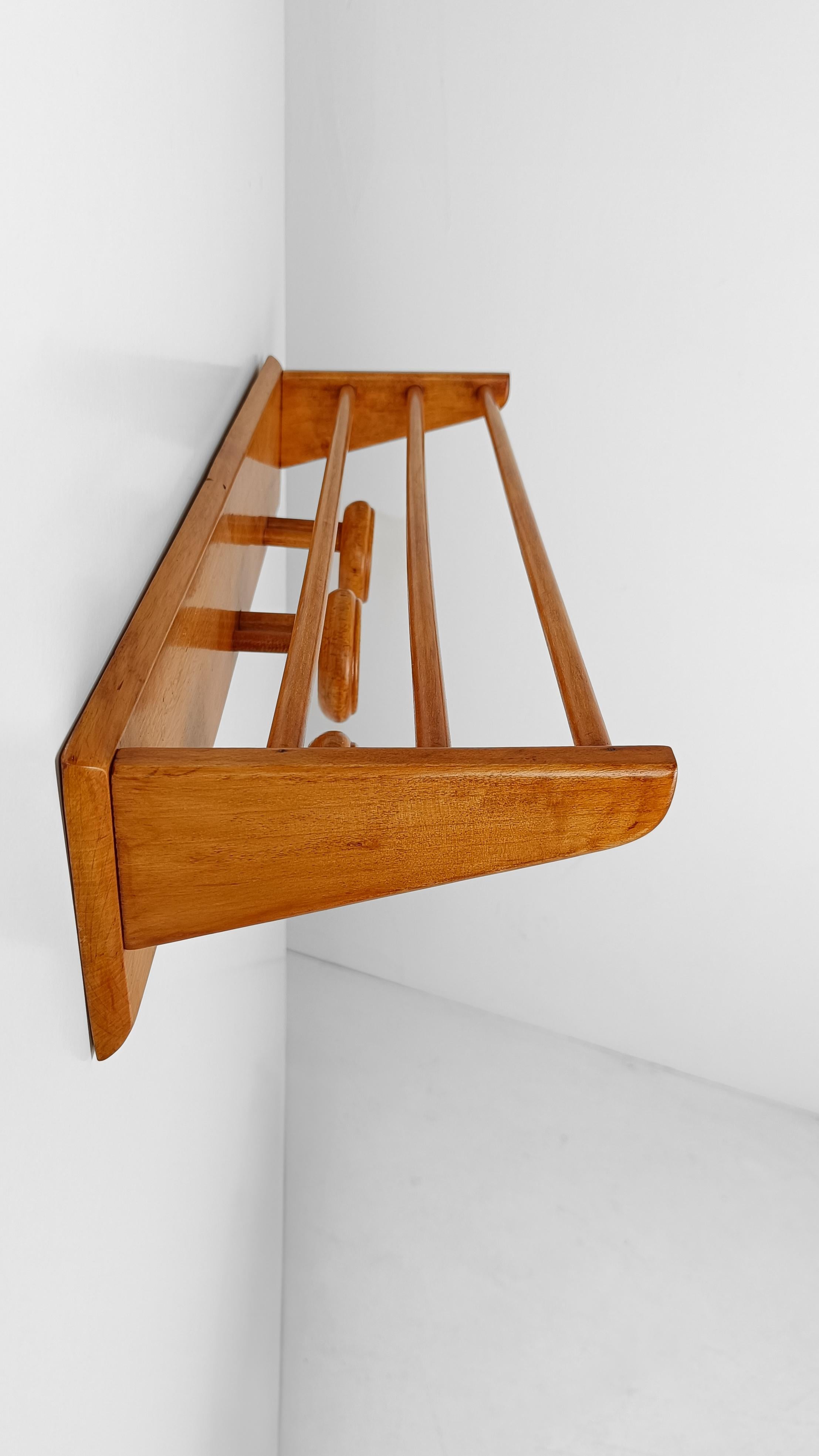 Italian Mid 20th Century Blonde Wooden Wall Coat Rack and Hat Stand by Fraber For Sale 2
