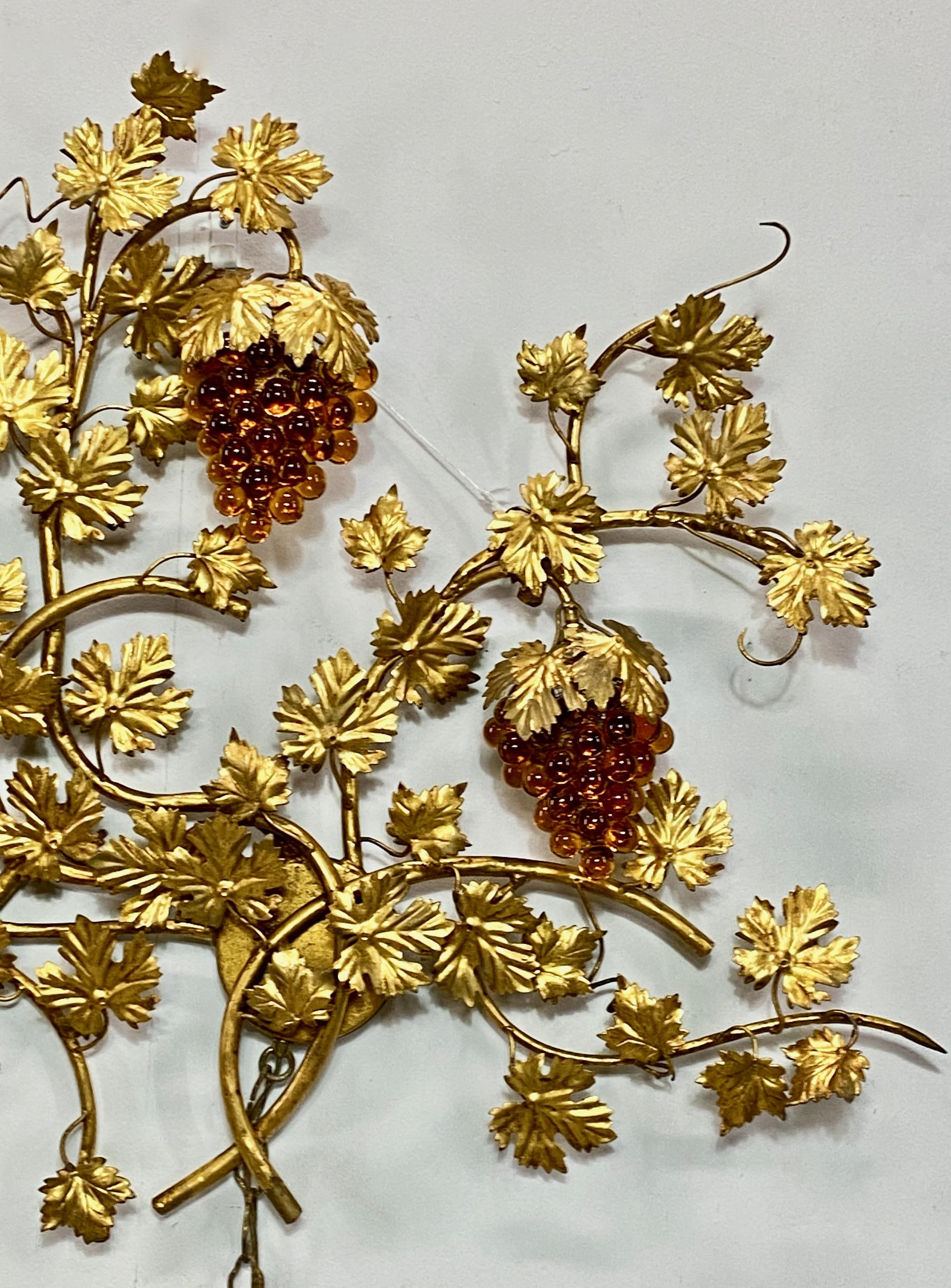 Italian Mid-20th Century Brass and Amber Glass Sculptural Grapevine Wall Light For Sale 8