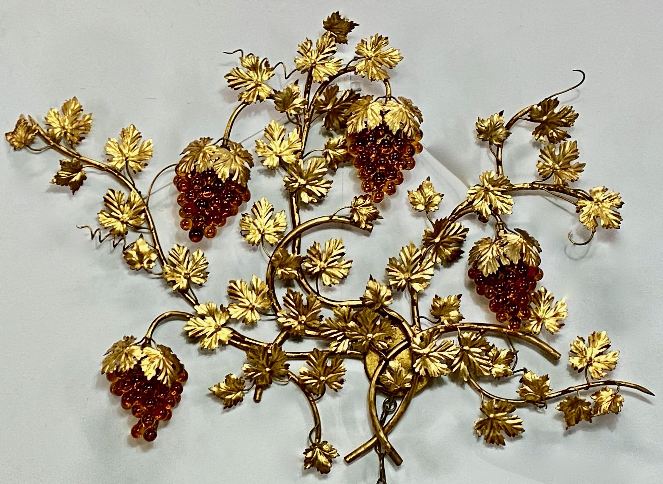 Italian Mid-20th Century Brass and Amber Glass Sculptural Grapevine Wall Light For Sale 1