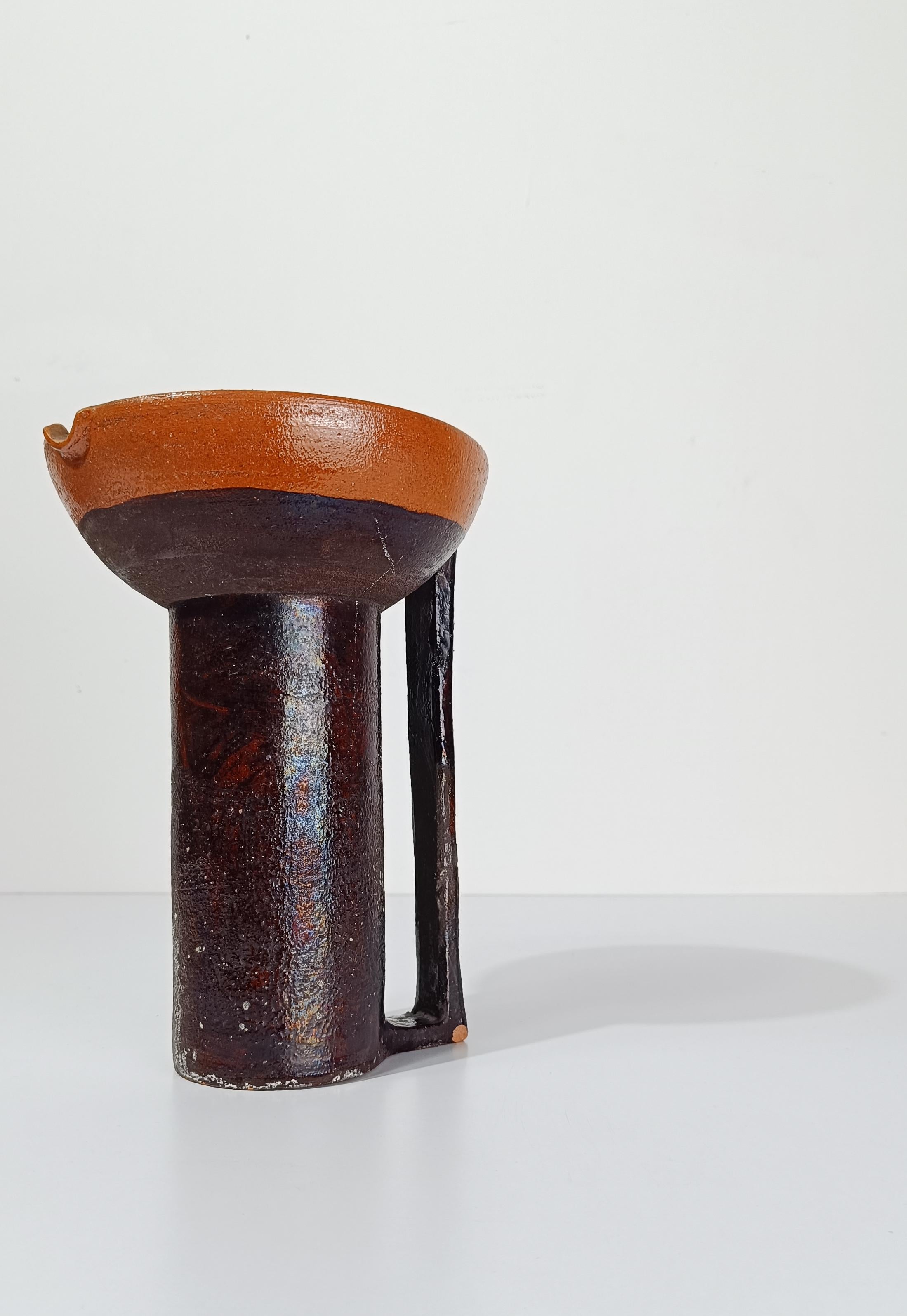 Vaso a caraffa in terracotta smaltata in stile primitivo della metà del XX secolo in vendita 3