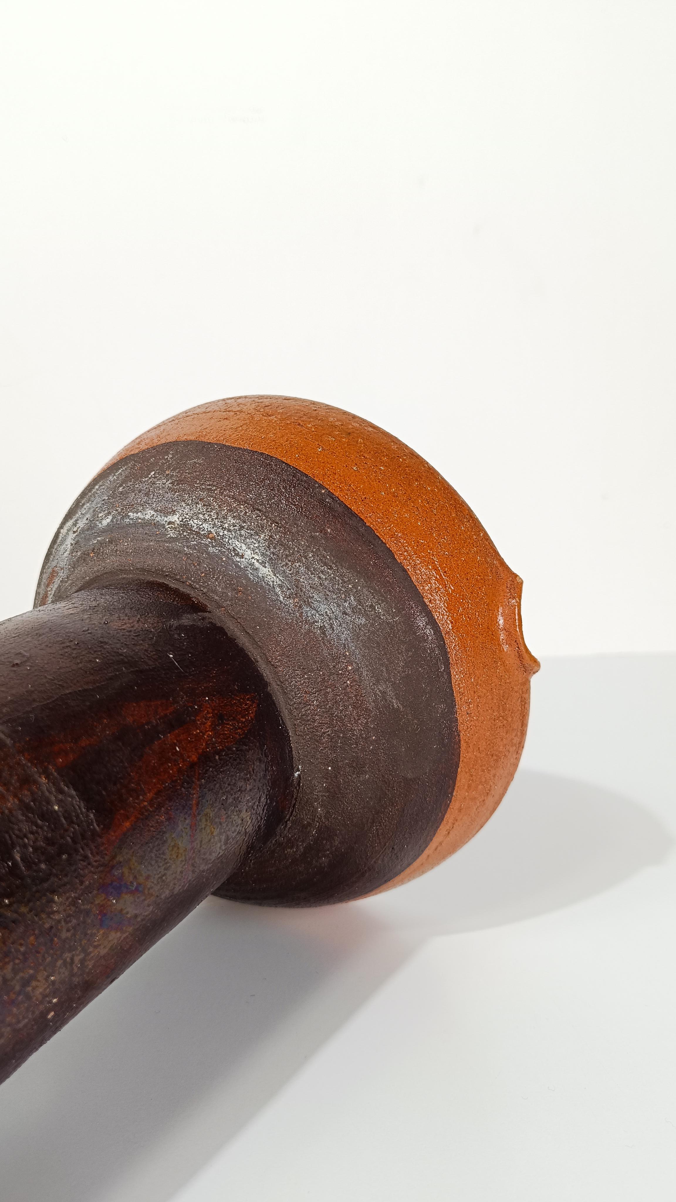 Vaso a caraffa in terracotta smaltata in stile primitivo della metà del XX secolo in vendita 7