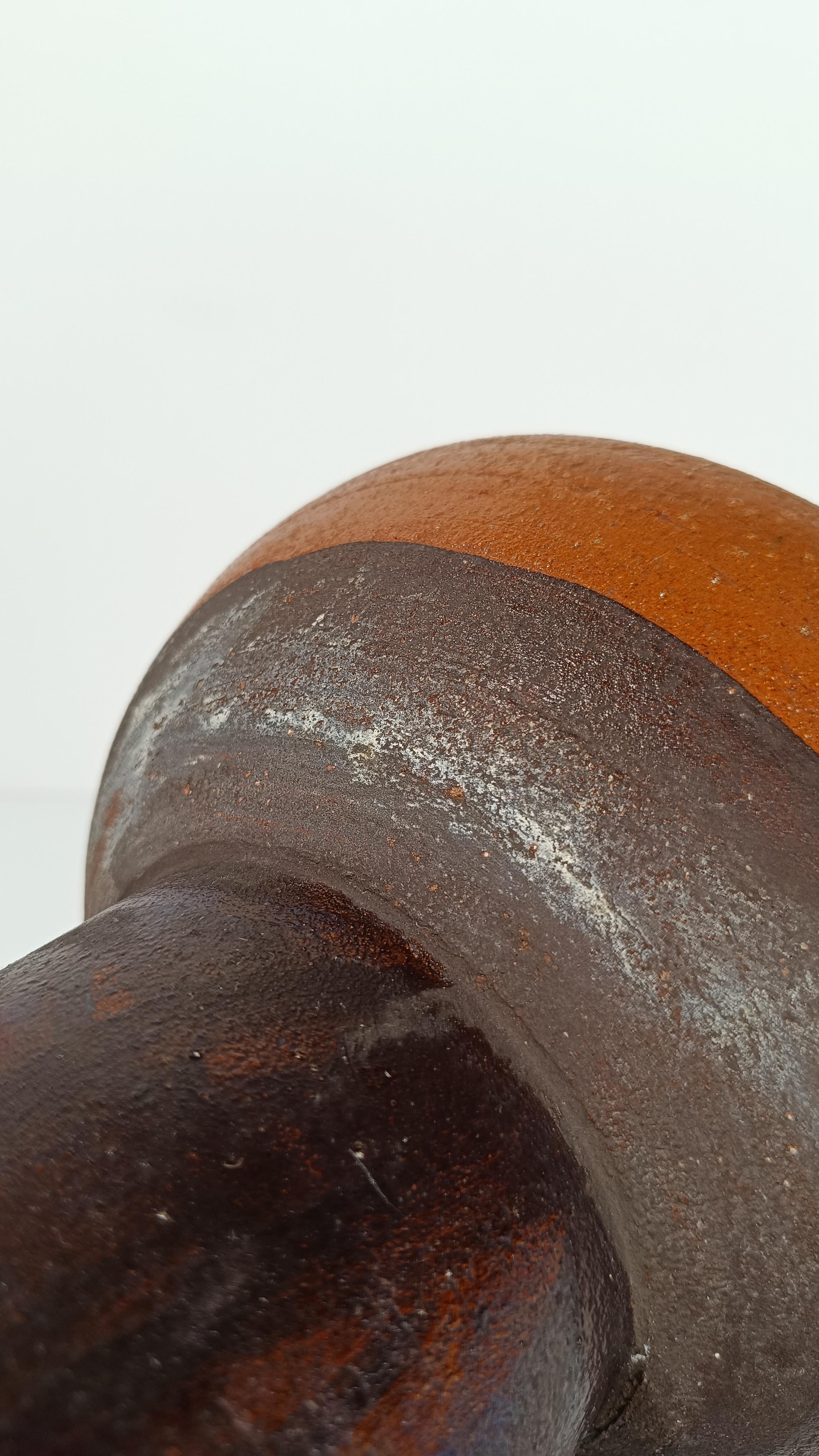 Vaso a caraffa in terracotta smaltata in stile primitivo della metà del XX secolo in vendita 8