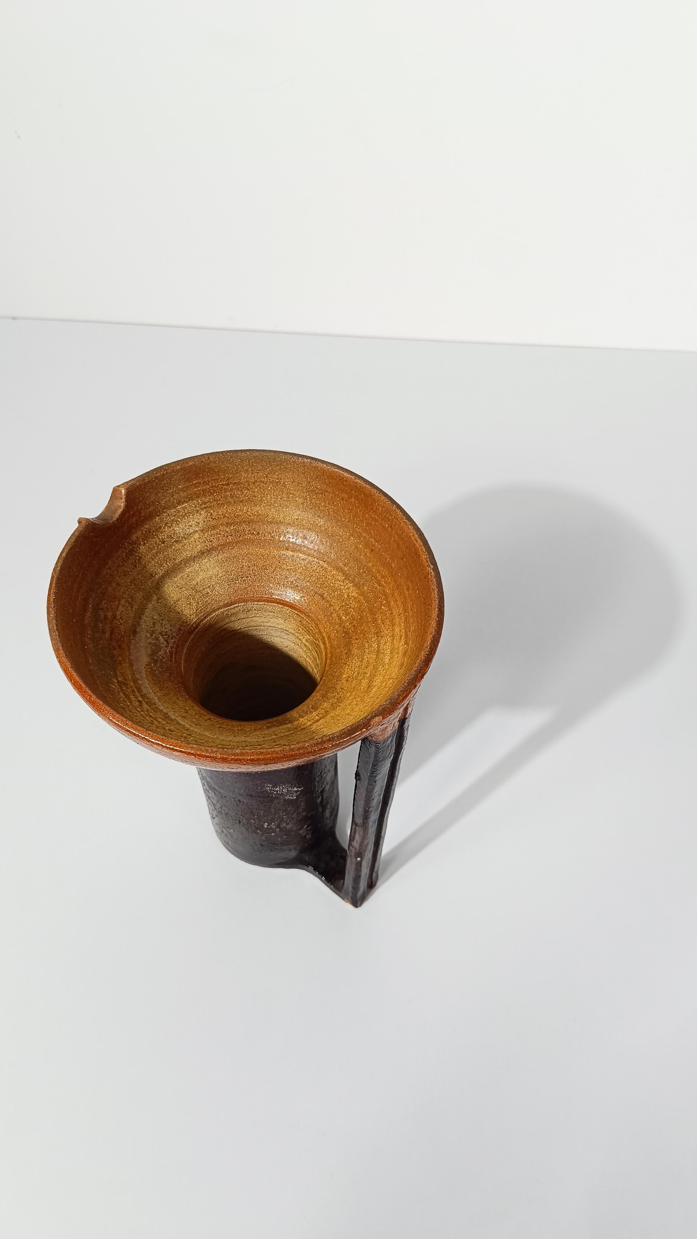 Vaso a caraffa in terracotta smaltata in stile primitivo della metà del XX secolo in vendita 11