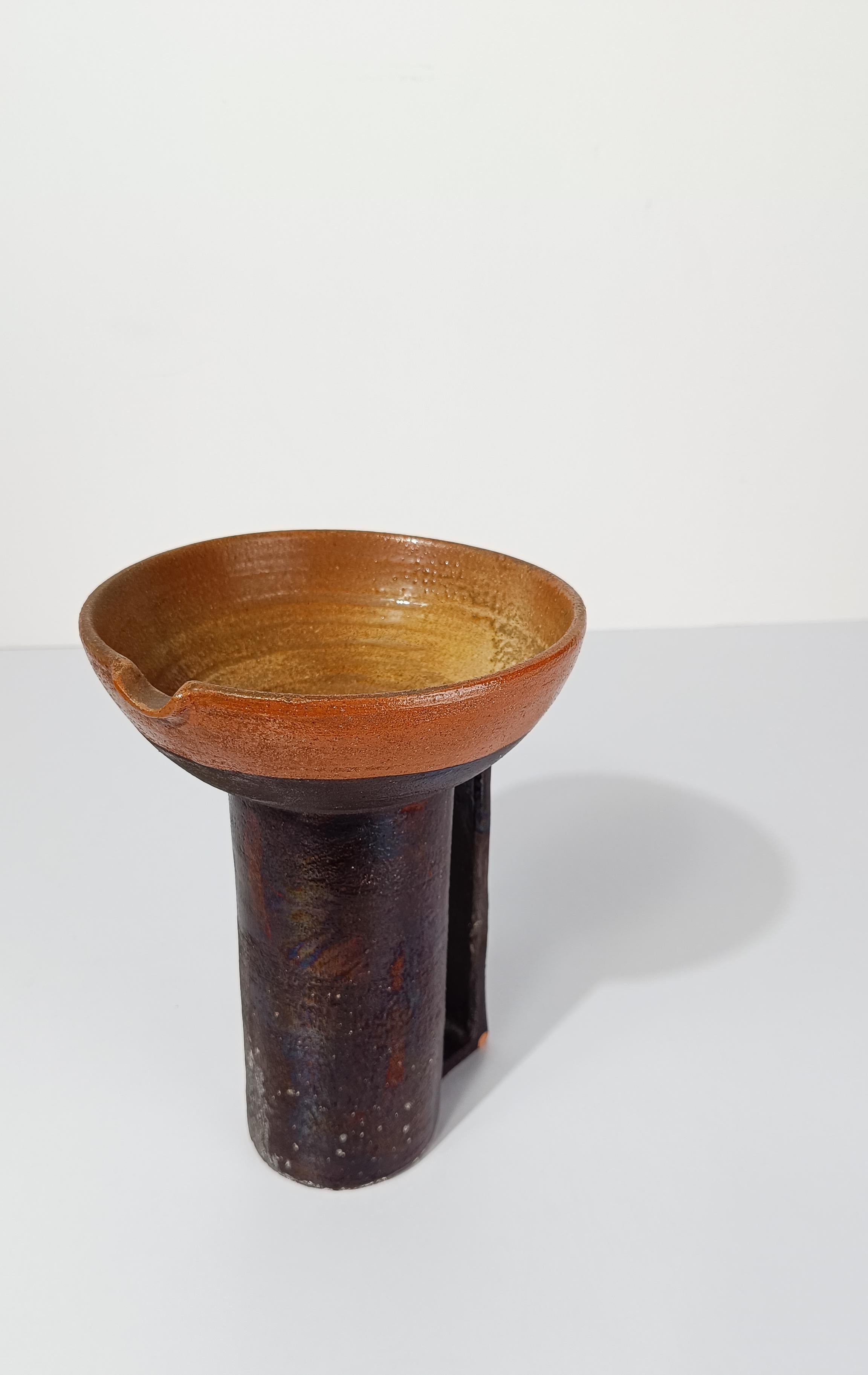 Vaso a caraffa in terracotta smaltata in stile primitivo della metà del XX secolo in vendita 1