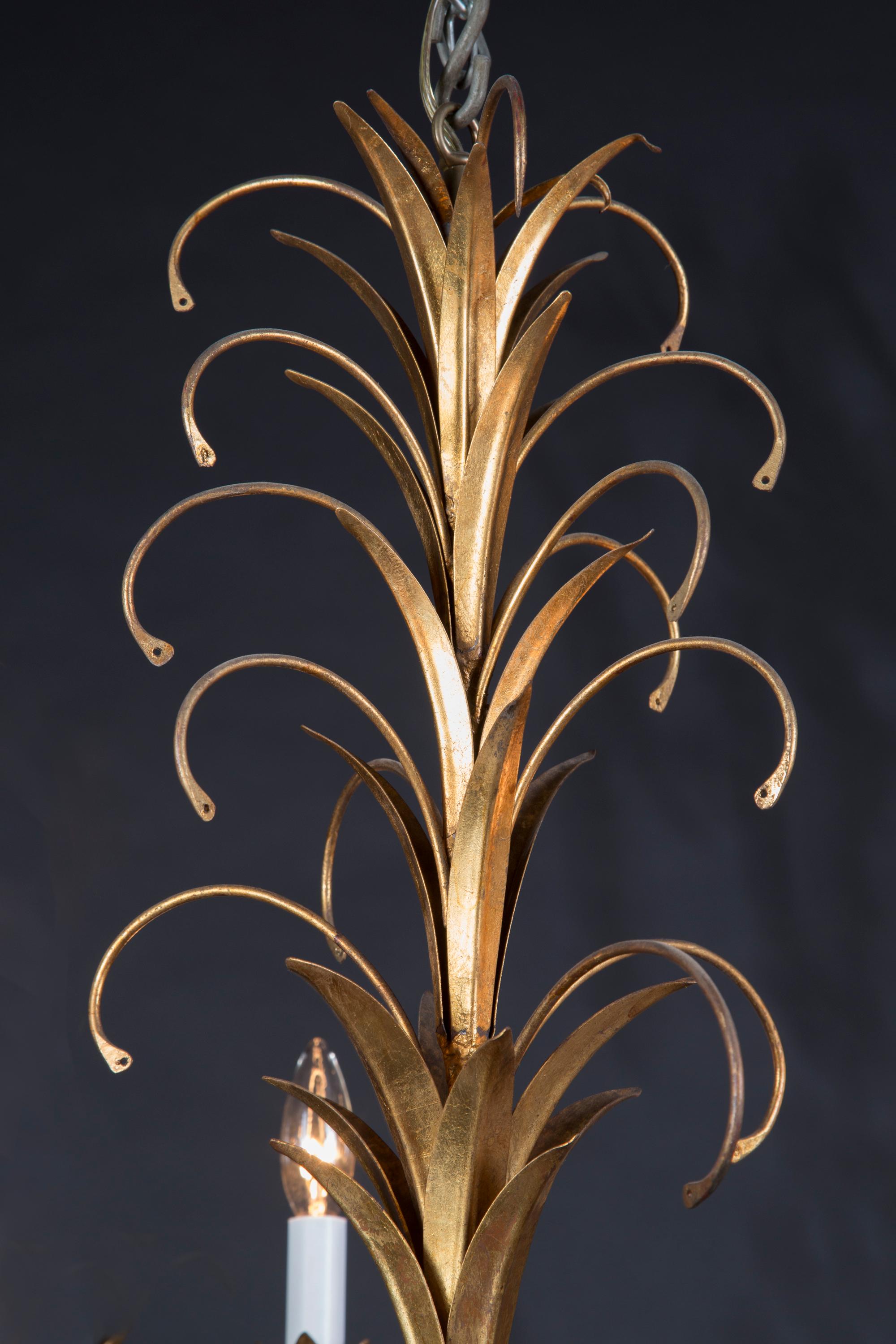 Lustre italien en tôle dorée du milieu du 20e siècle Bon état - En vente à New Orleans, LA