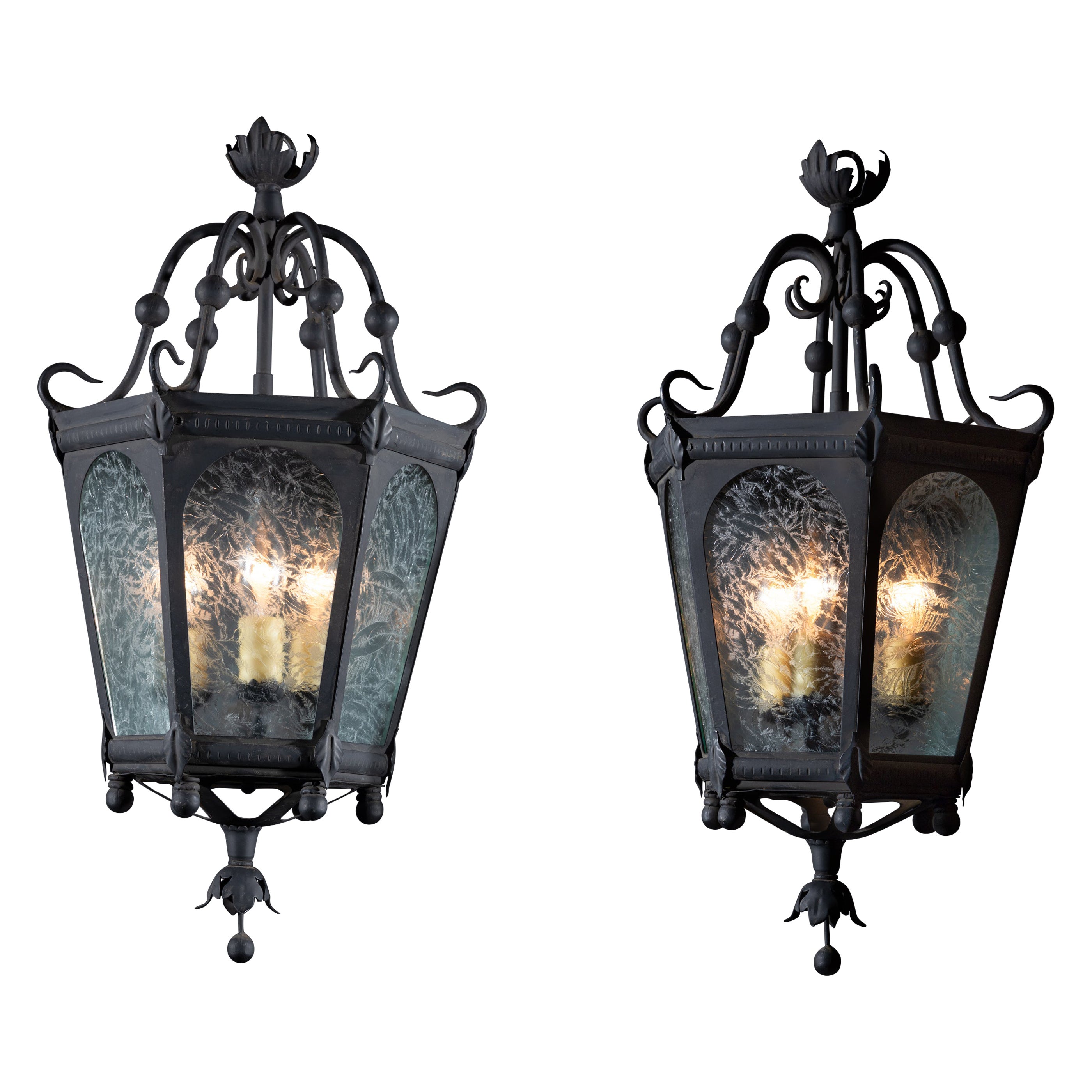 Farol italiano de hierro de mediados del siglo XX con cristal grabado, disponible en pareja
