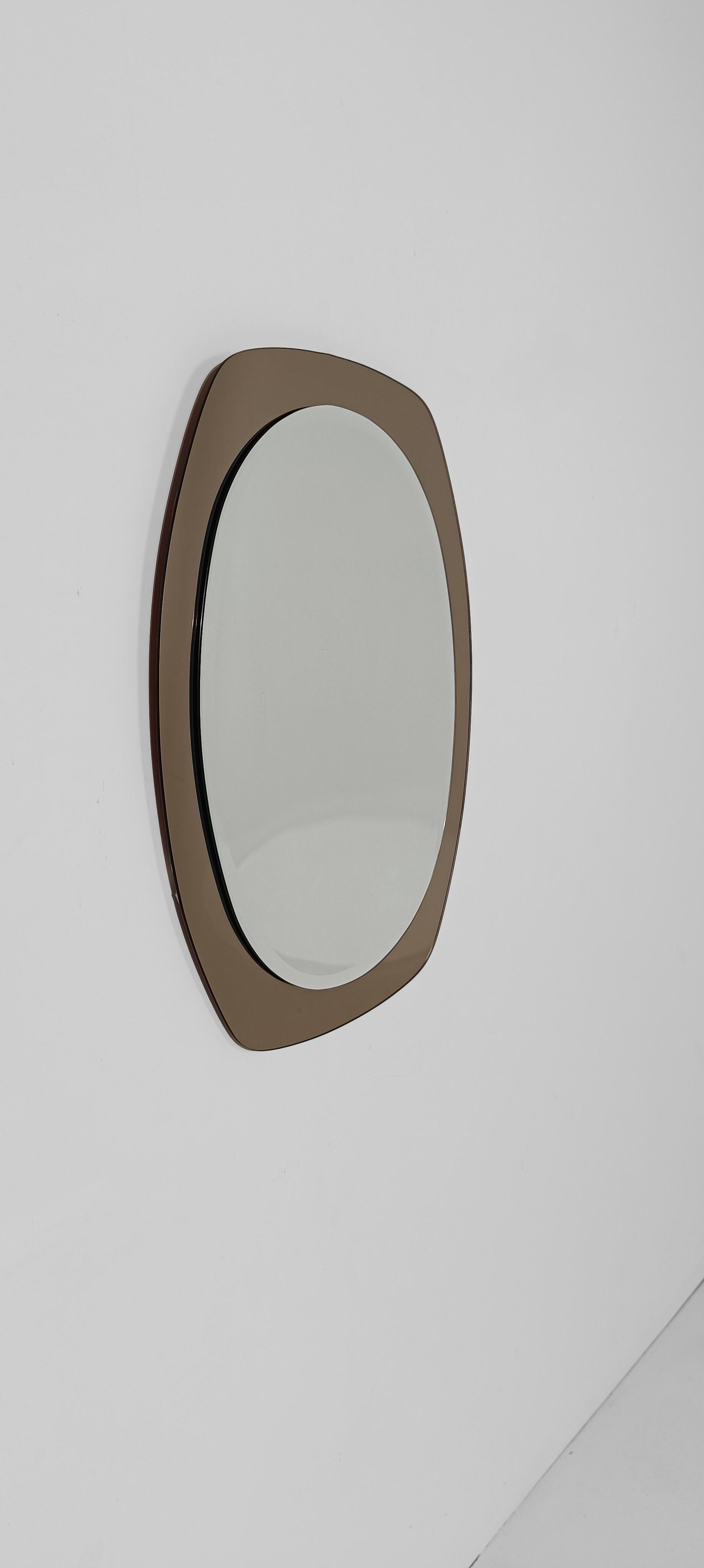 Miroir italien du milieu du 20e siècle avec cadre en verre bronzé dans le style de Veca Bon état - En vente à Roma, IT