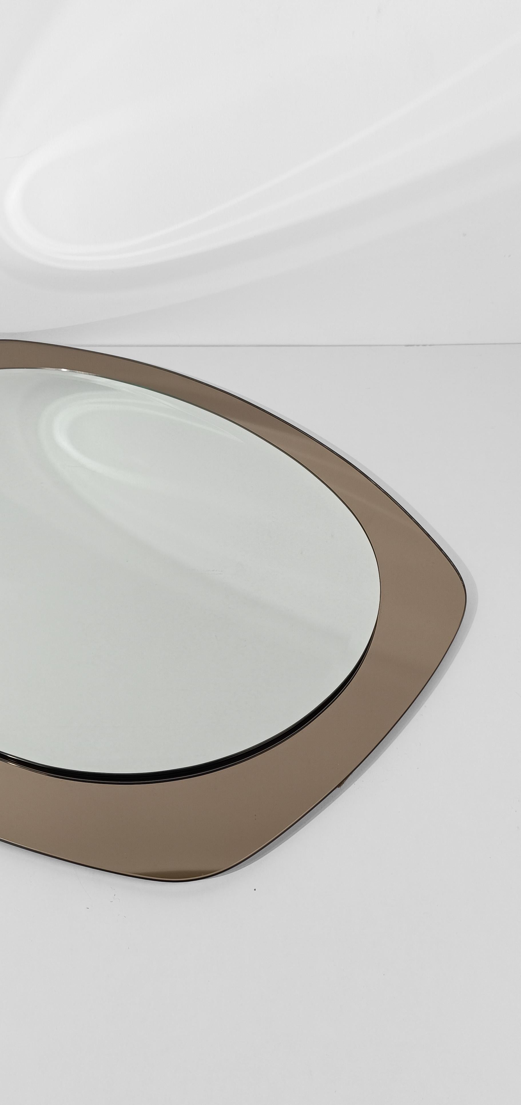 20ième siècle Miroir italien du milieu du 20e siècle avec cadre en verre bronzé dans le style de Veca en vente
