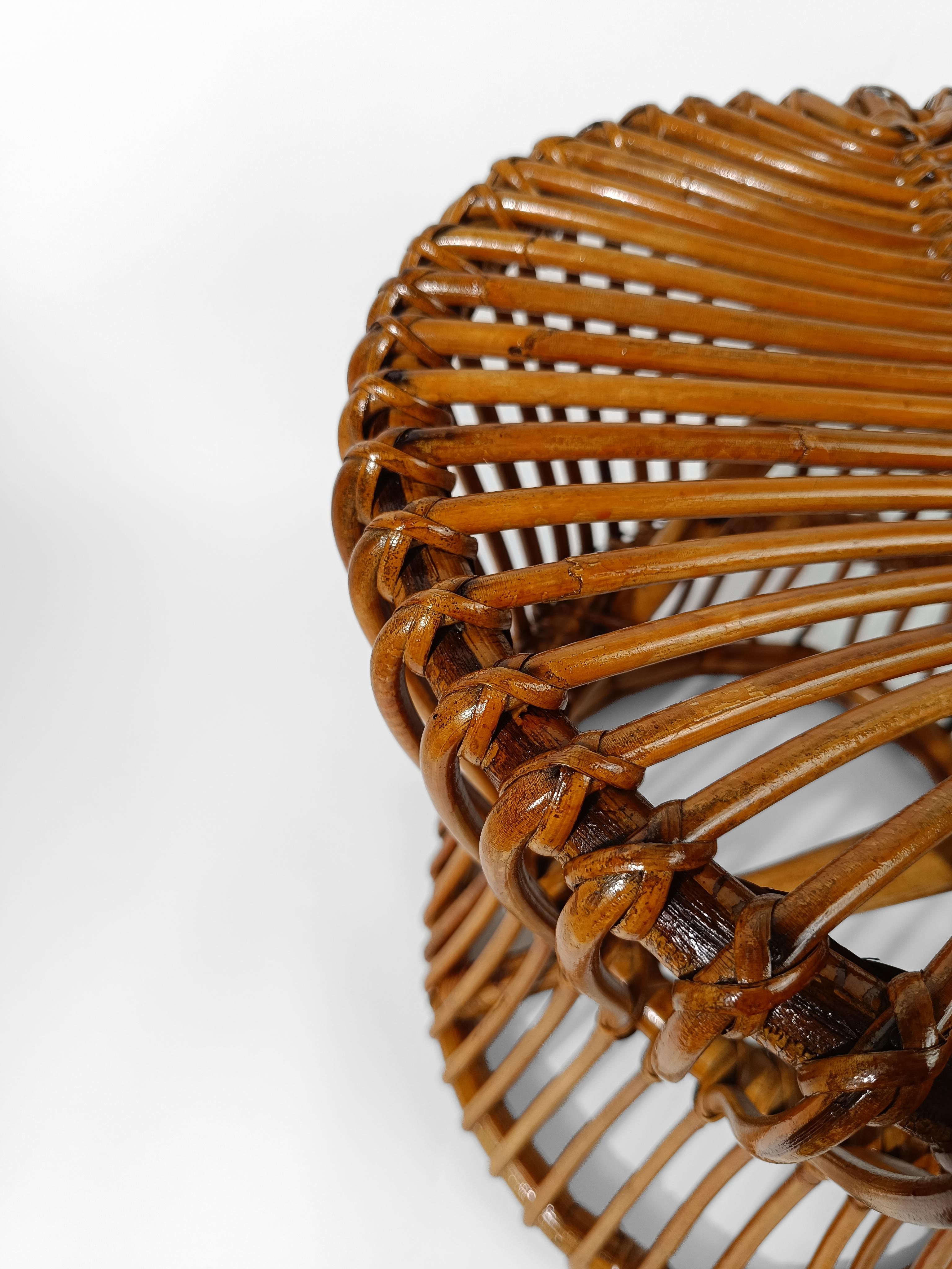 Tabouret ou table d'appoint italien du milieu du XXe siècle en rotin, canne et osier en vente 4