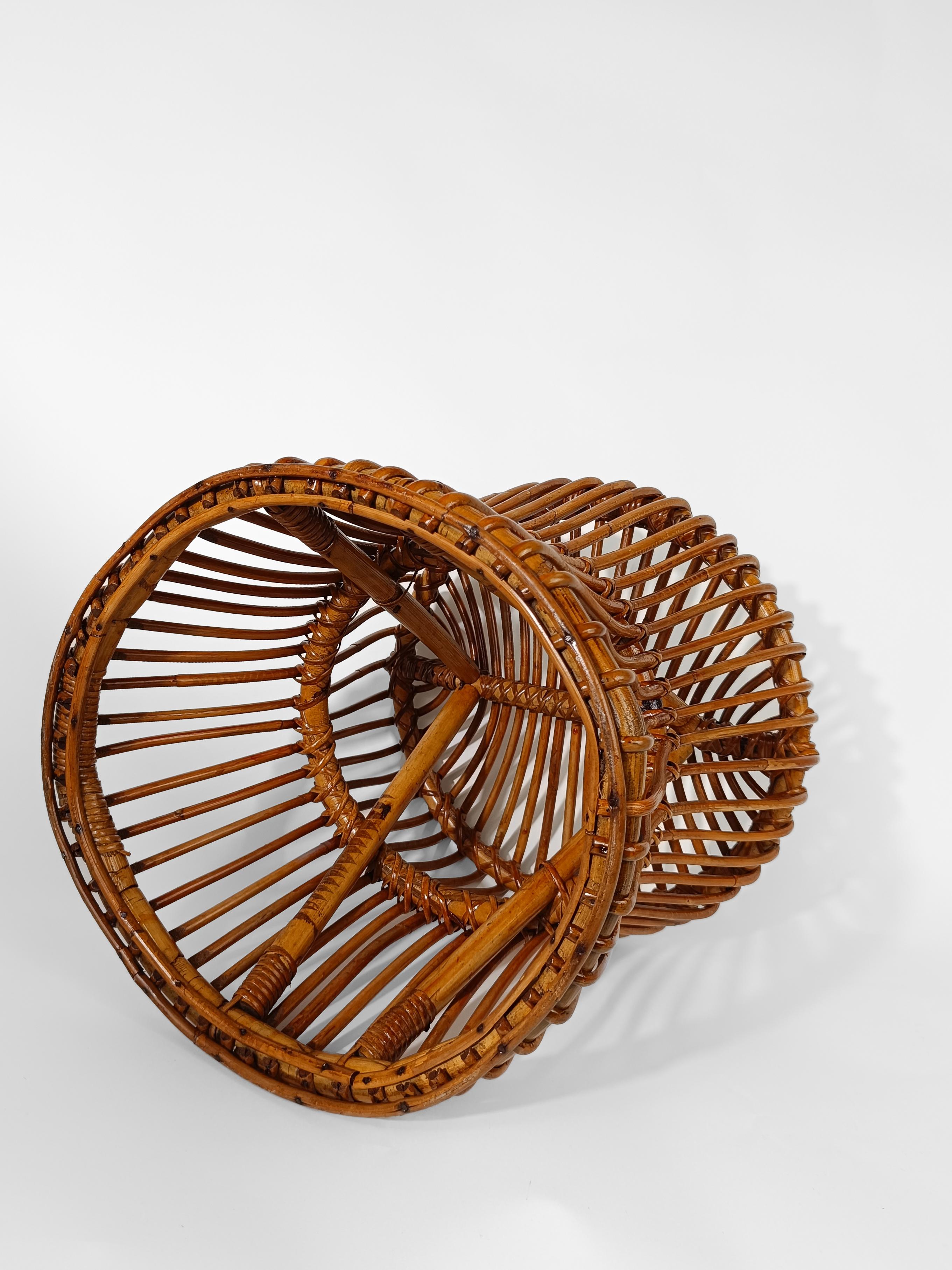 Tabouret ou table d'appoint italien du milieu du XXe siècle en rotin, canne et osier en vente 5