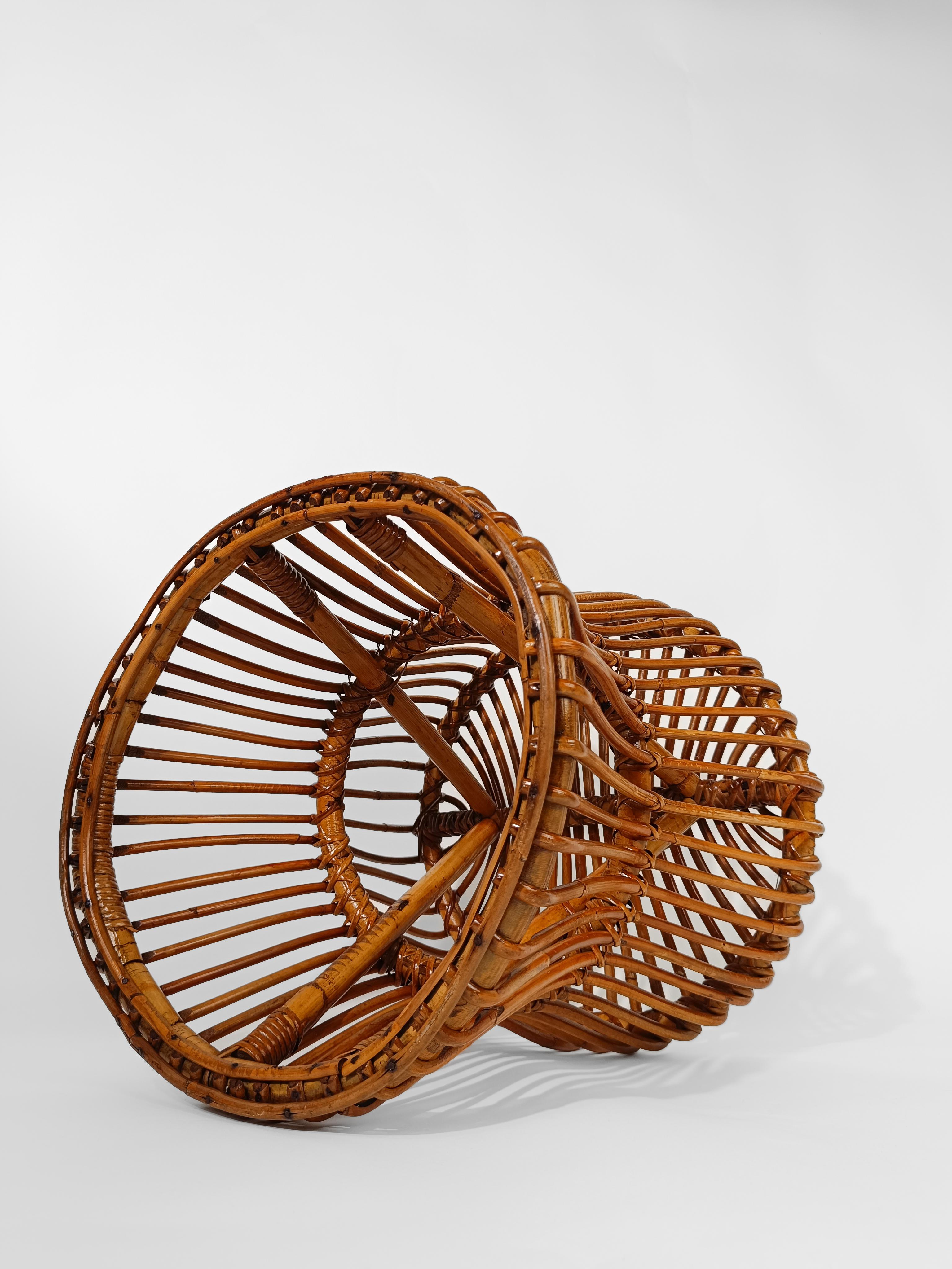 Tabouret ou table d'appoint italien du milieu du XXe siècle en rotin, canne et osier en vente 6