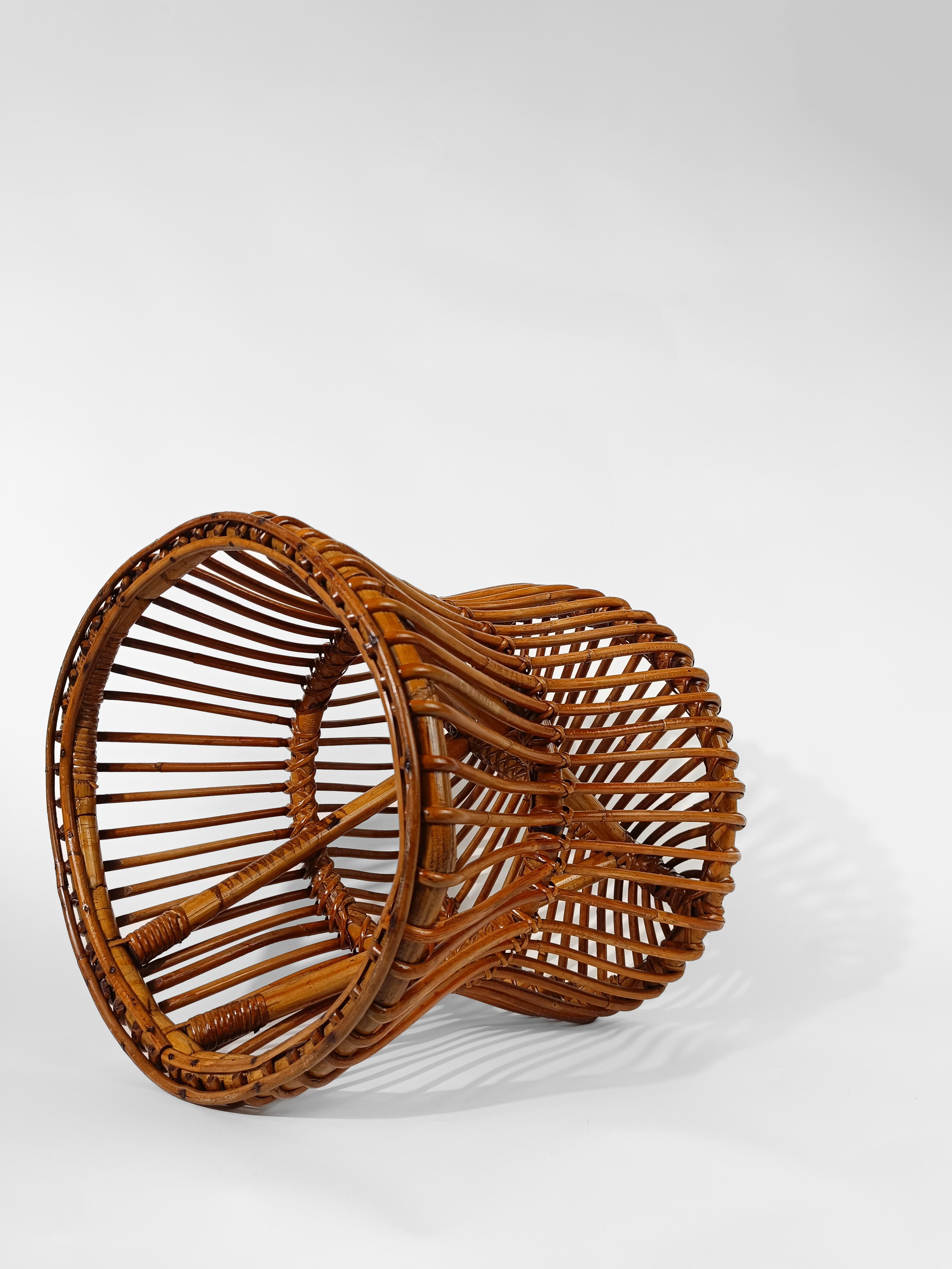 Tabouret ou table d'appoint italien du milieu du XXe siècle en rotin, canne et osier en vente 7