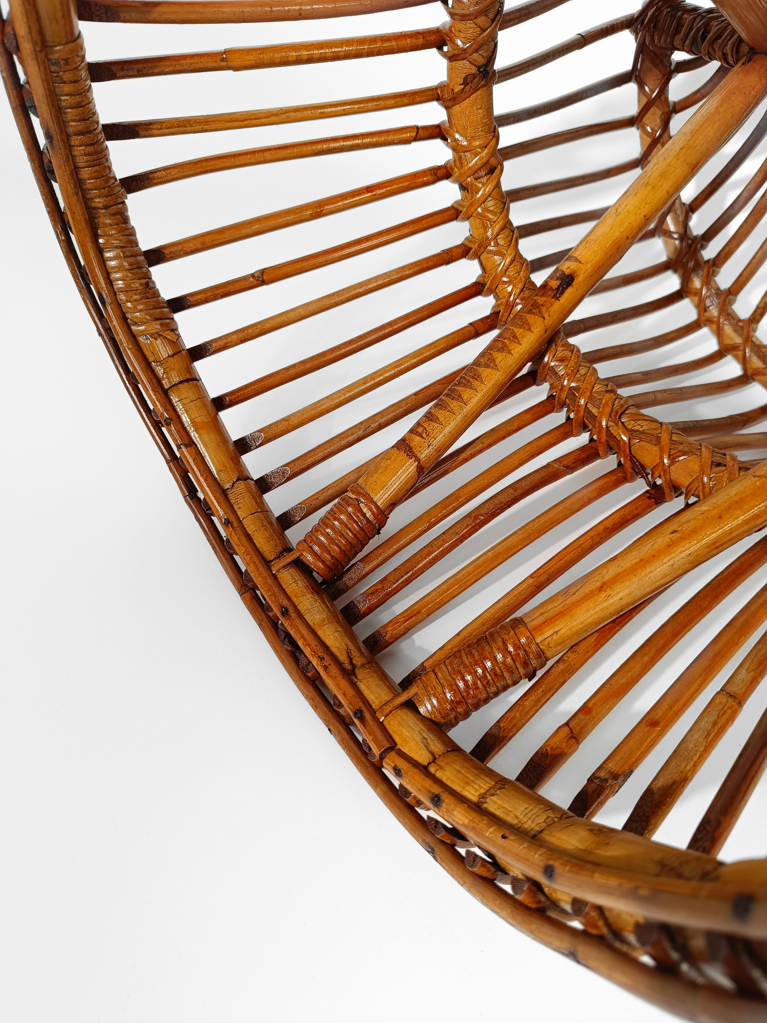 Tabouret ou table d'appoint italien du milieu du XXe siècle en rotin, canne et osier en vente 8