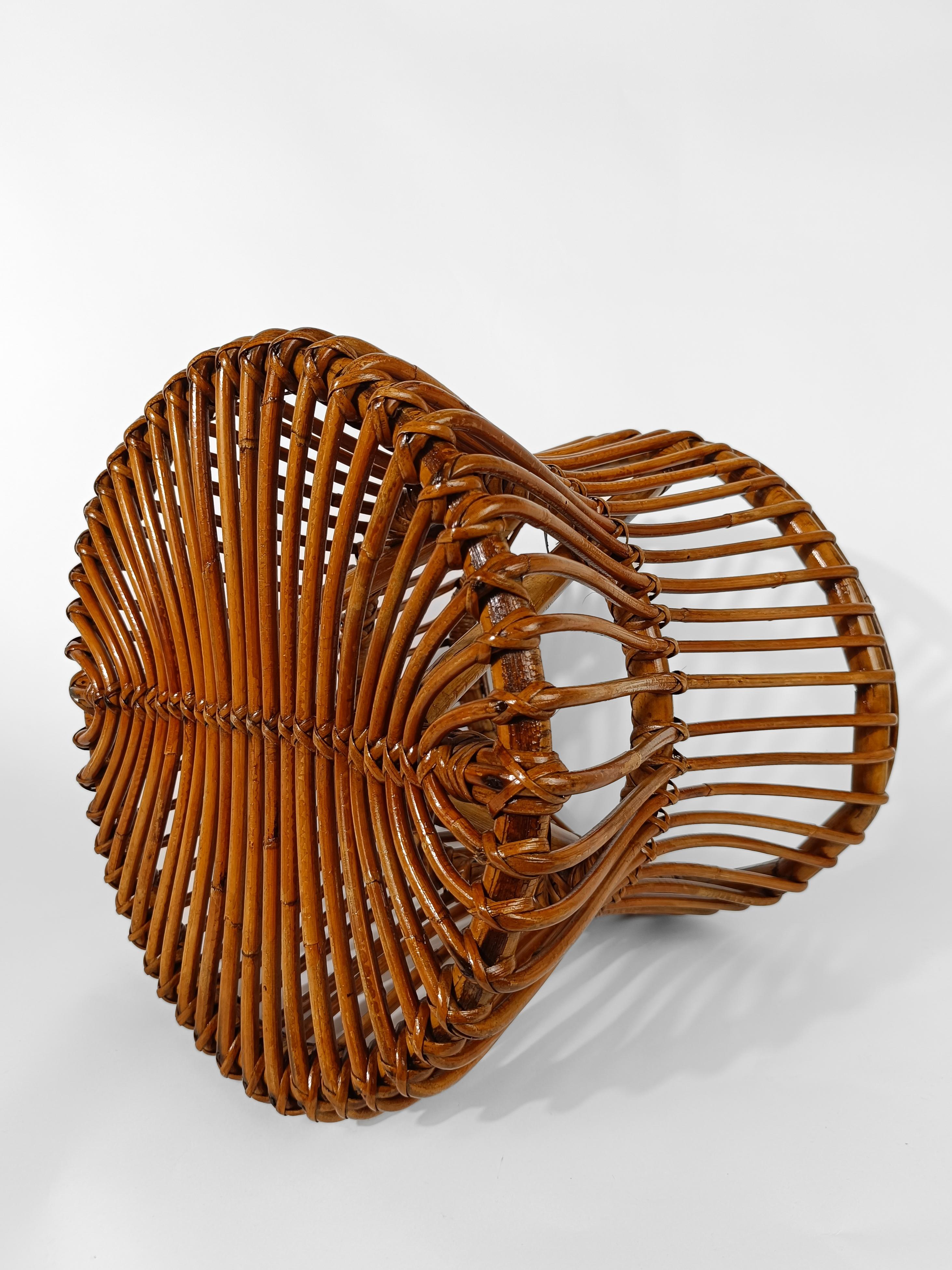 Tabouret ou table d'appoint italien du milieu du XXe siècle en rotin, canne et osier en vente 10