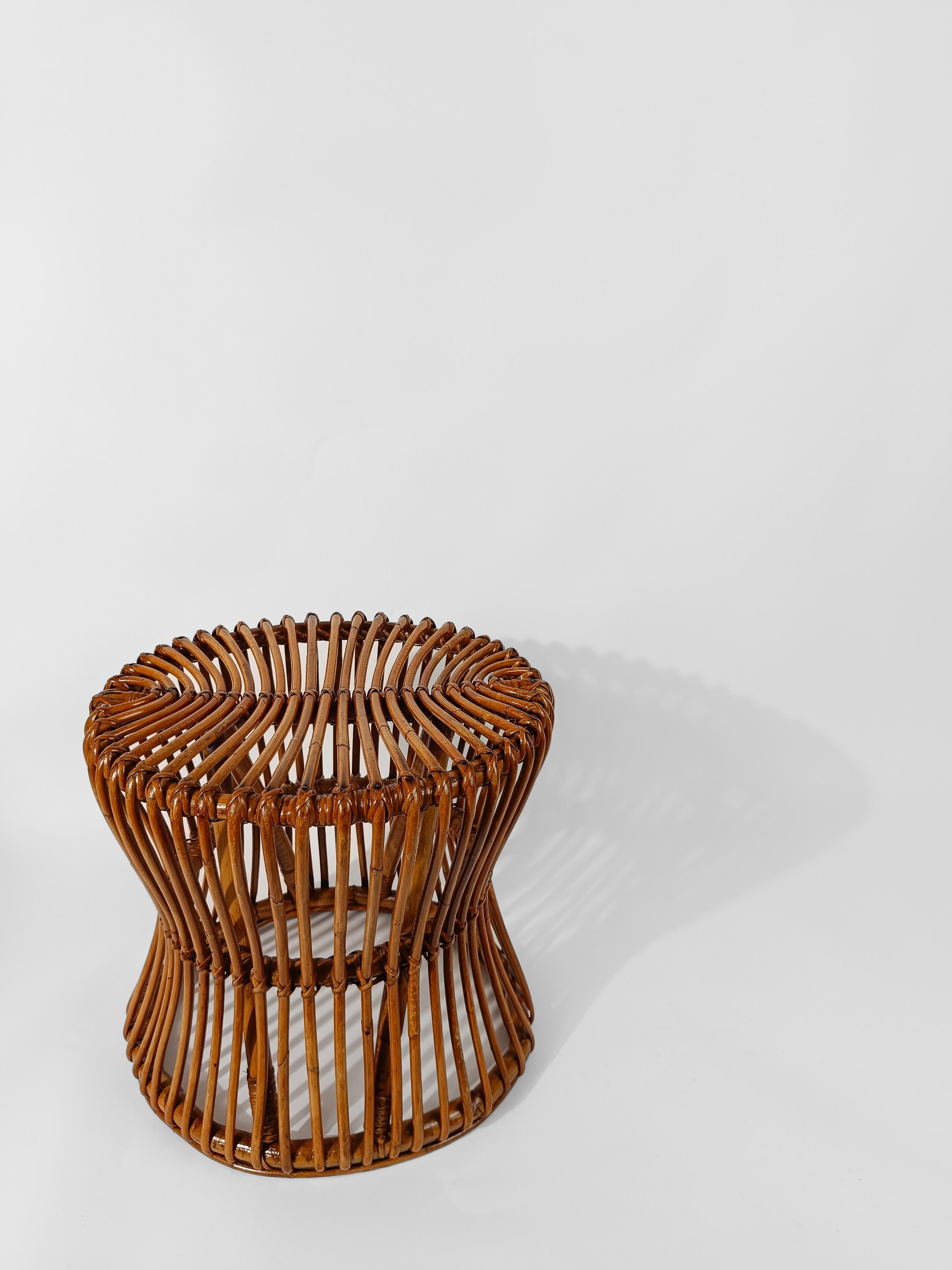 Tabouret ou table d'appoint italien du milieu du XXe siècle en rotin, canne et osier en vente 12