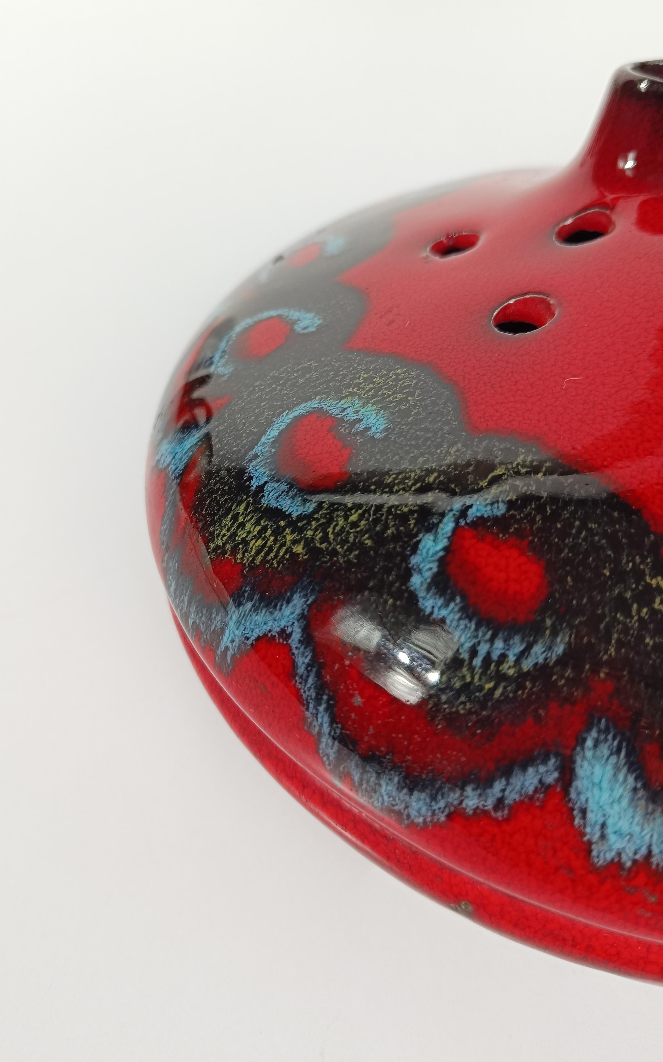 Vase italien du milieu du 20e siècle Modernity, fait à la main en céramique émaillée rouge, années 60 en vente 4