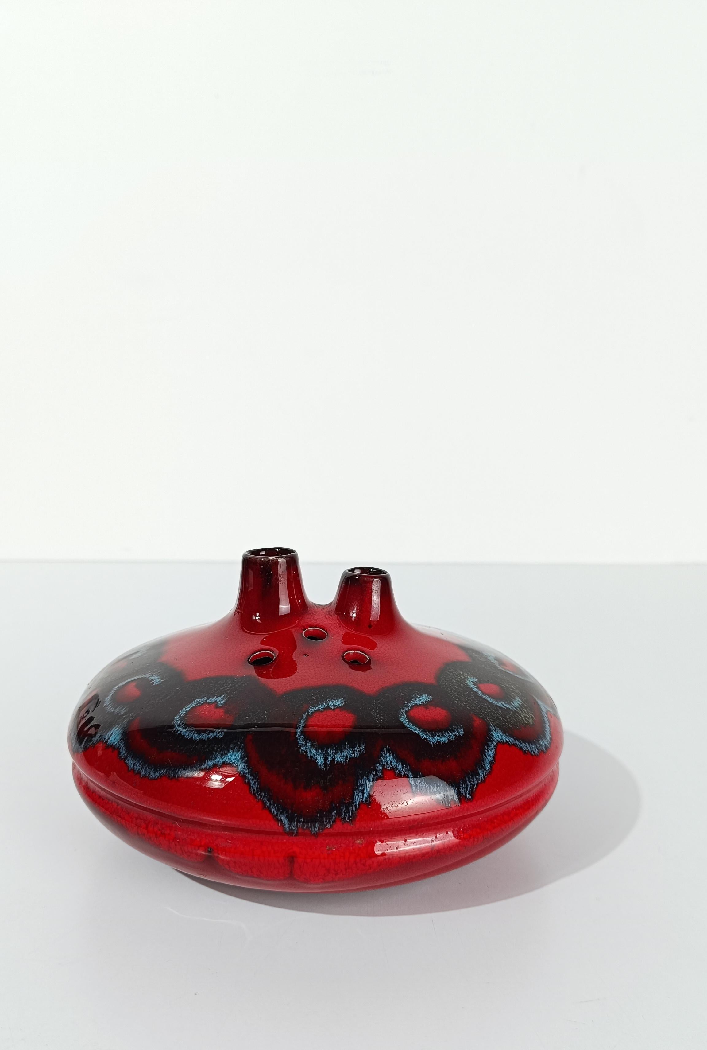 Vase italien du milieu du 20e siècle Modernity, fait à la main en céramique émaillée rouge, années 60 en vente 6