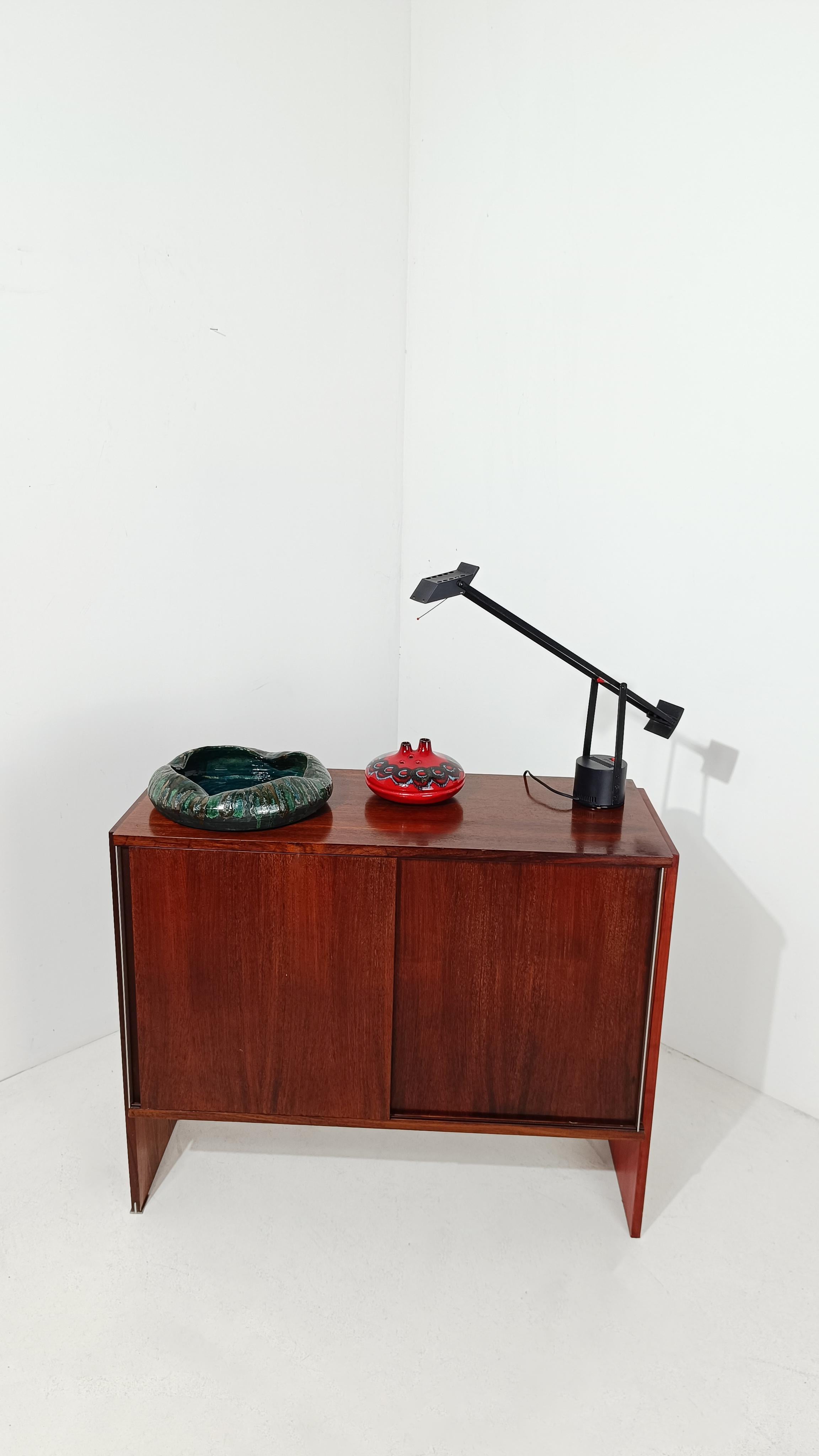 Céramique Vase italien du milieu du 20e siècle Modernity, fait à la main en céramique émaillée rouge, années 60 en vente